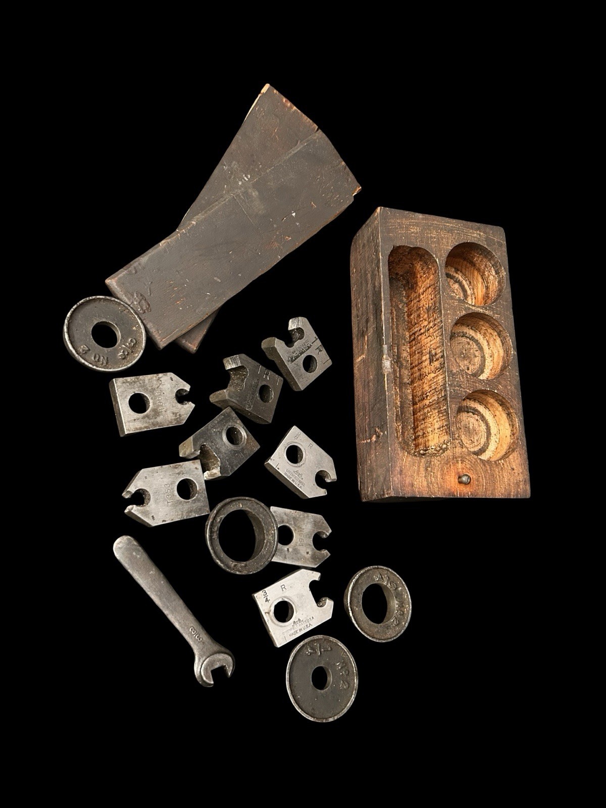 13pc Vintage Adjustable Pipe Threading Stock & Die Set Greenfield Mass. READ 13pc Vintage Adjustable Pipe Threading Stock & Die Set Greenfield Mass. READ