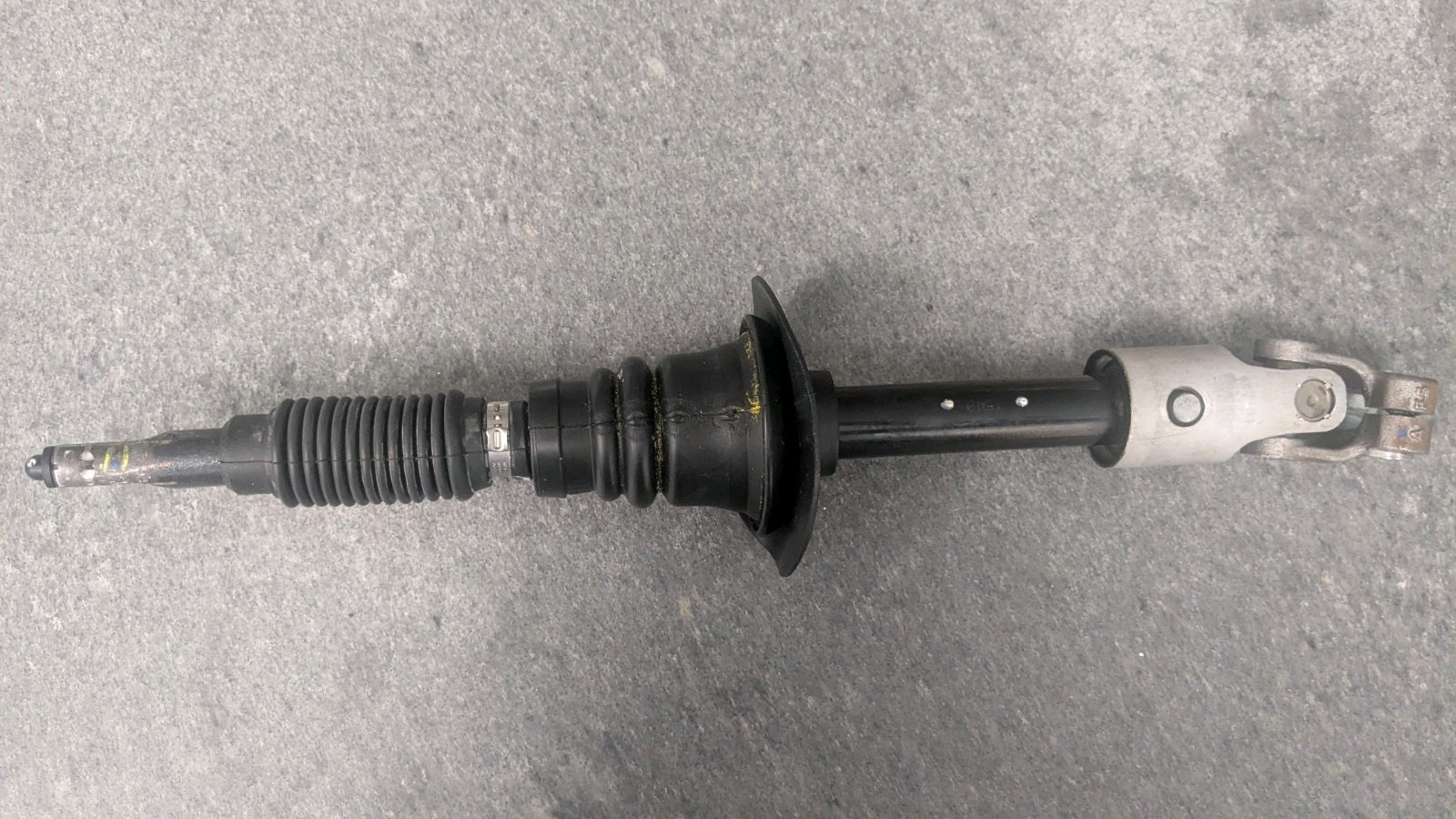 2015-2022 CHEVROLET COLORADO  UPPER INTERMEDIATE STEERING SHAFT OEM 84530611