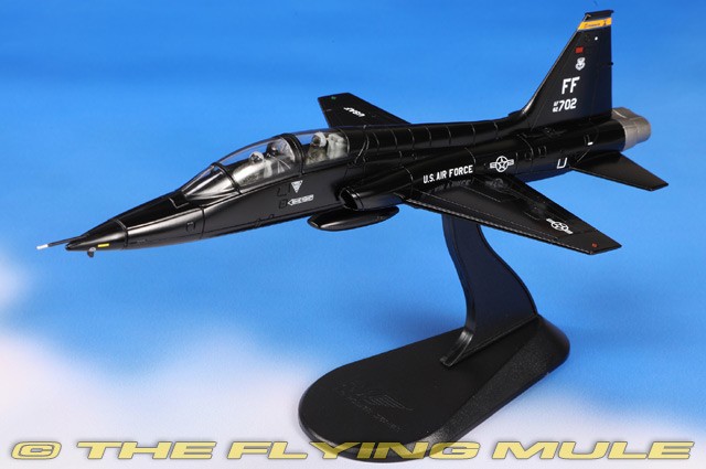 Hobby Master 1:72 T-38A Talon USAF 1st OG, 7th FTS Screamin Demons #62-3702