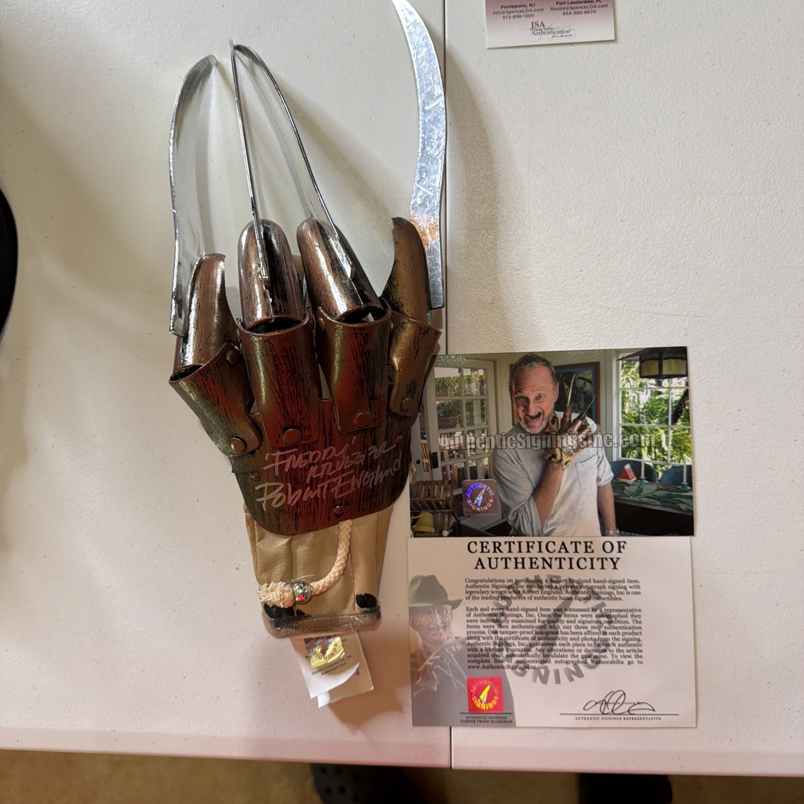 ROBERT ENGLUND SIGNED NIGHTMARE ON ELM STREET DELUXE FREDDY KRUEGER GLOVE COA ROBERT ENGLUND SIGNED NIGHTMARE ON ELM STREET DELUXE FREDDY KRUEGER GLOVE COA