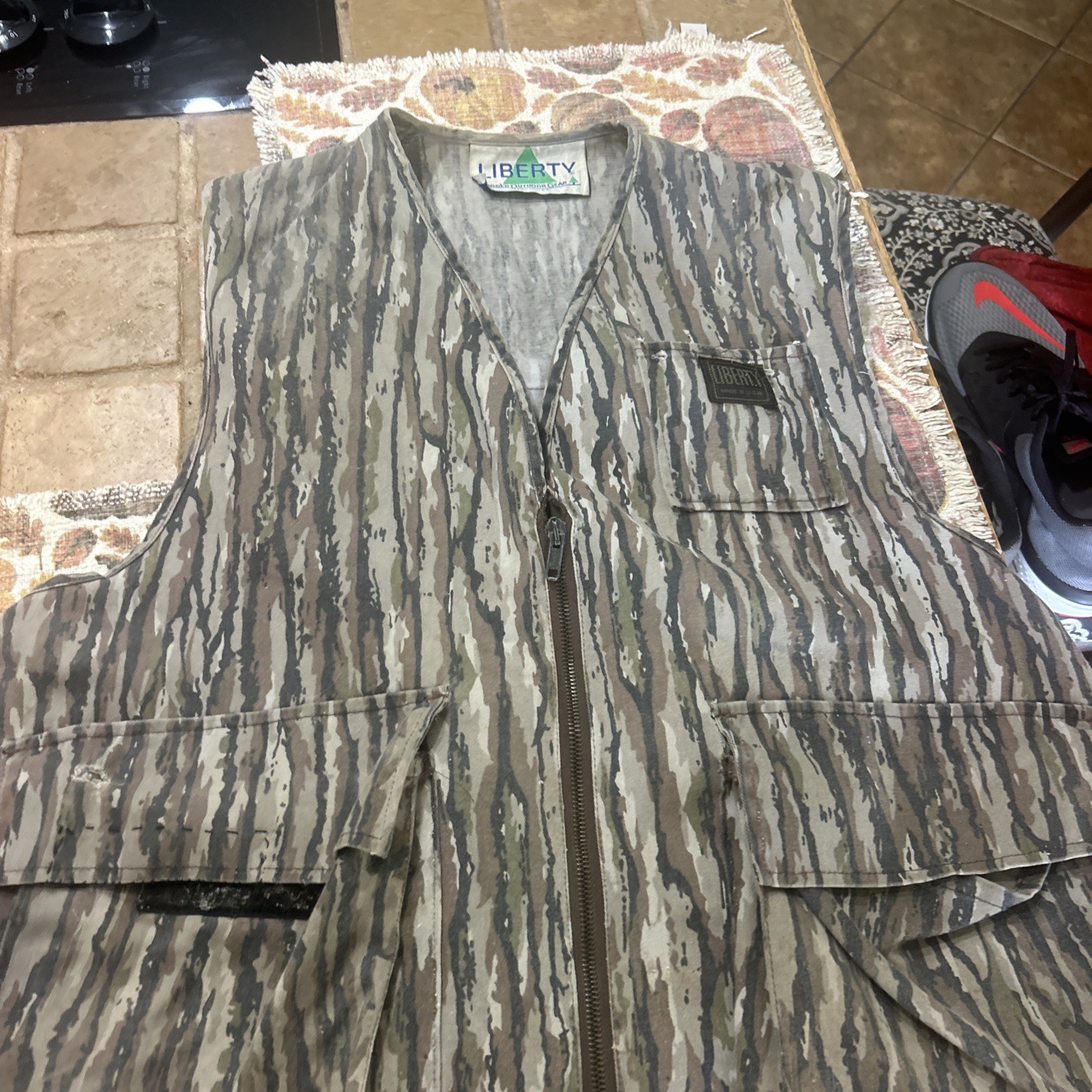 Vtg Liberty Vest Camouflage Hunting Outdoors USA MADE 90s Sz L/XL Vtg Liberty Vest Camouflage Hunting Outdoors USA MADE 90s Sz L/XL