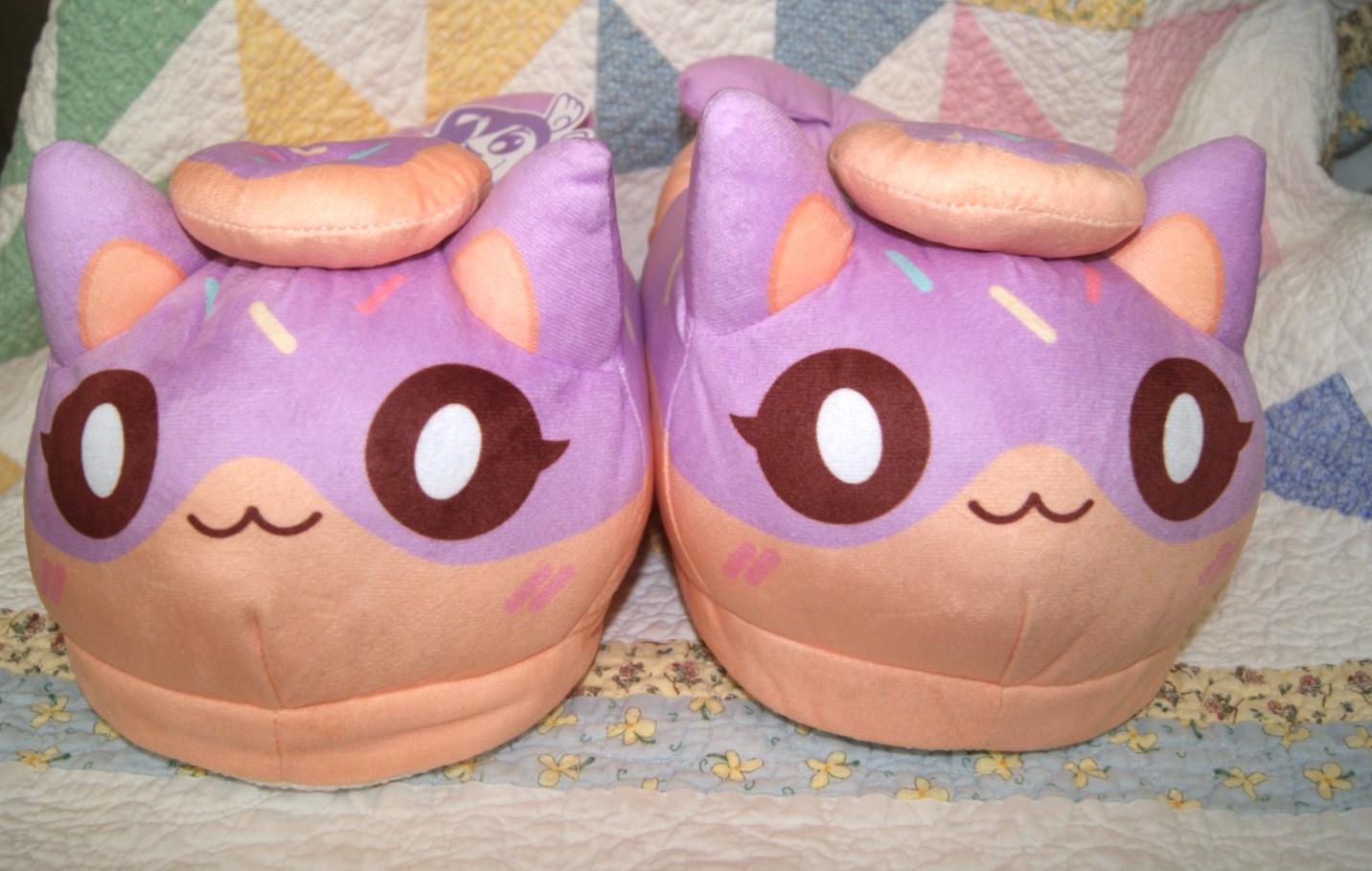 NWT Aphmau Donut Cat MeeMeow Slippers XL NWT Aphmau Donut Cat MeeMeow Slippers XL