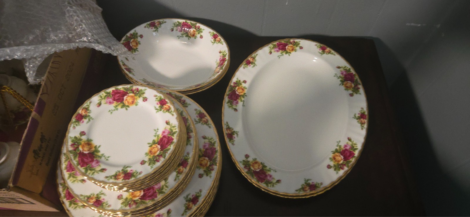 classic Royal Albert Old Country Roses dinnerware collection classic Royal Albert Old Country Roses dinnerware collection