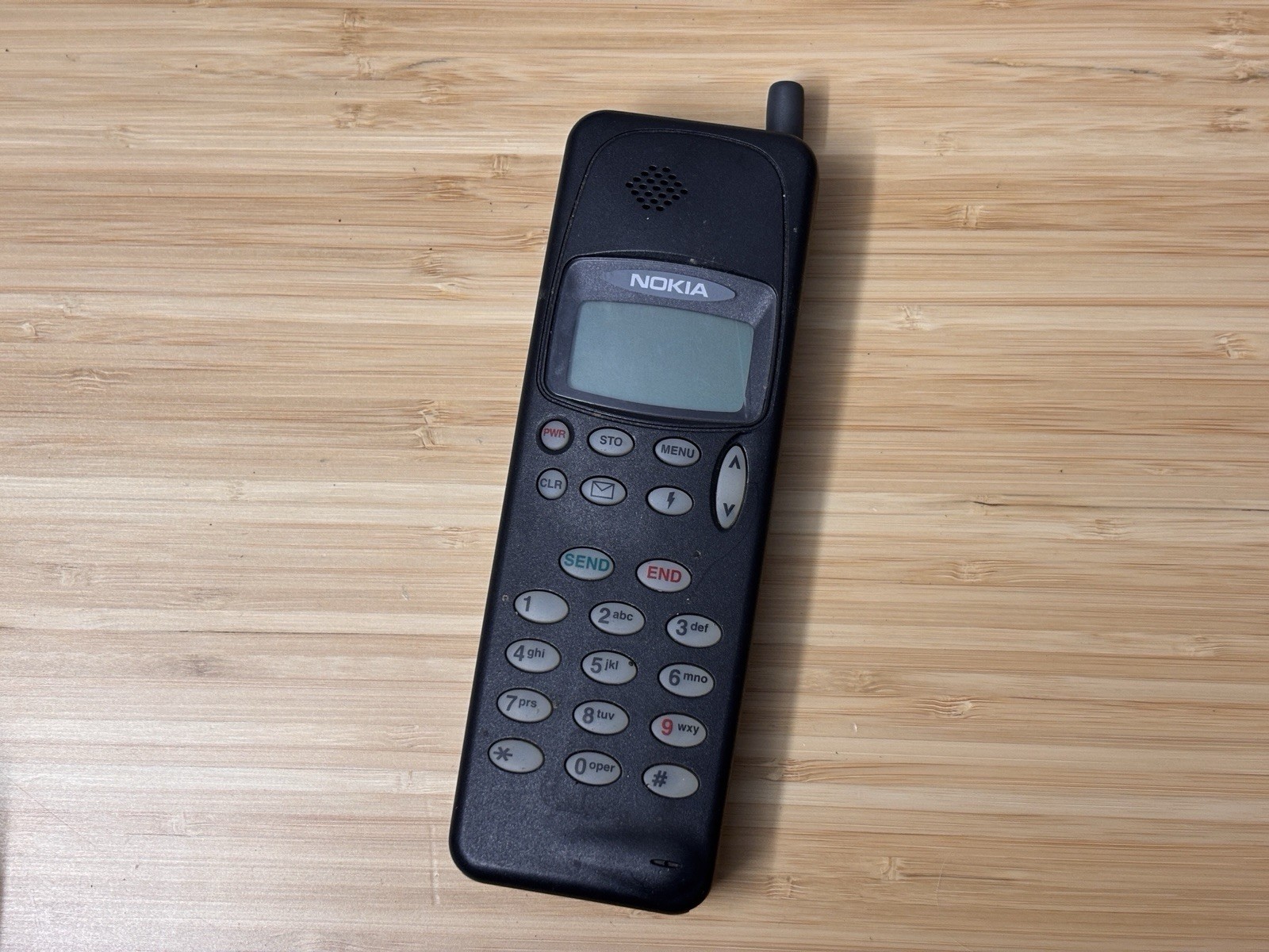 🌟 Vintage Nokia 100 Brick Cell Phone THA-9 Retro