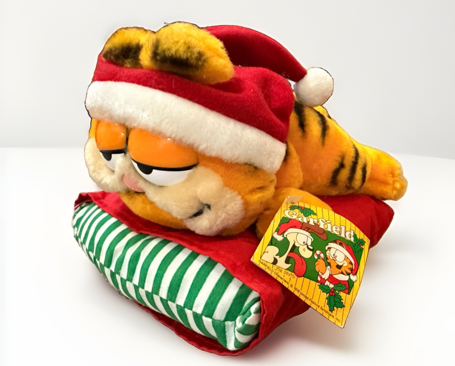 DAKIN VINTAGE 1983 GARFIELD CHRISTMAS DECEMBER 26 STUFFED ANIMAL PLUSH TOY W TAG