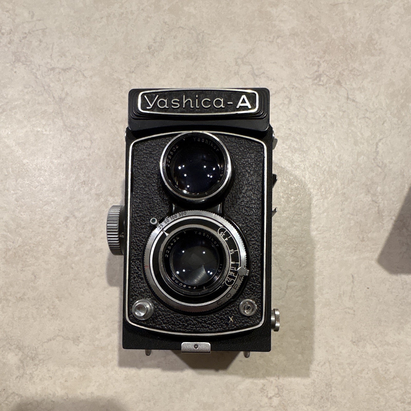 Yashica Yashica-A TLR Twin Lens Reflex 120 Film Camera Black w/ Case. TESTED Yashica Yashica-A TLR Twin Lens Reflex 120 Film Camera Black w/ Case. TESTED