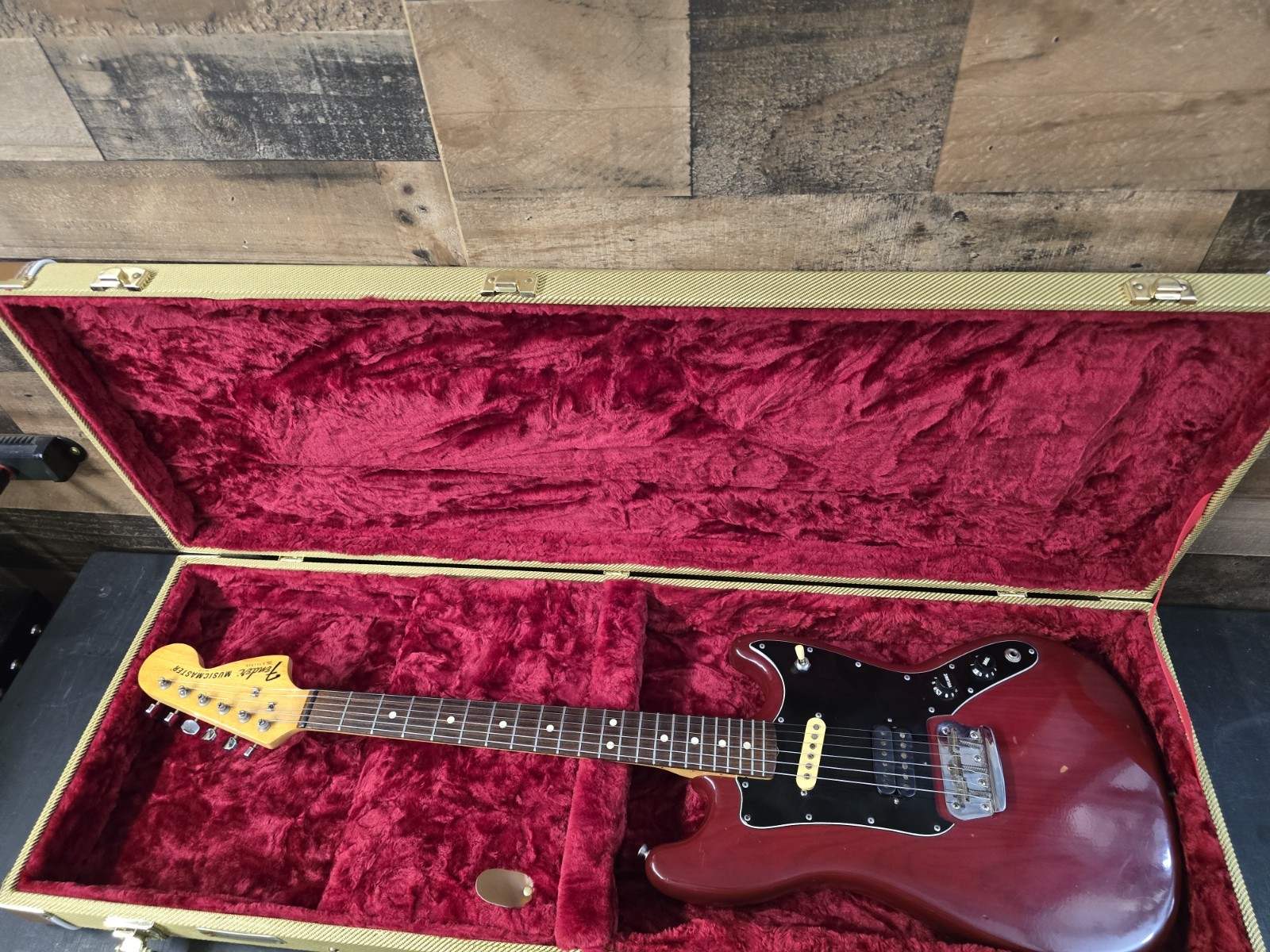 1978 Fender musicmaster Guitar. W/ Hsc 1978 Fender musicmaster Guitar. W/ Hsc