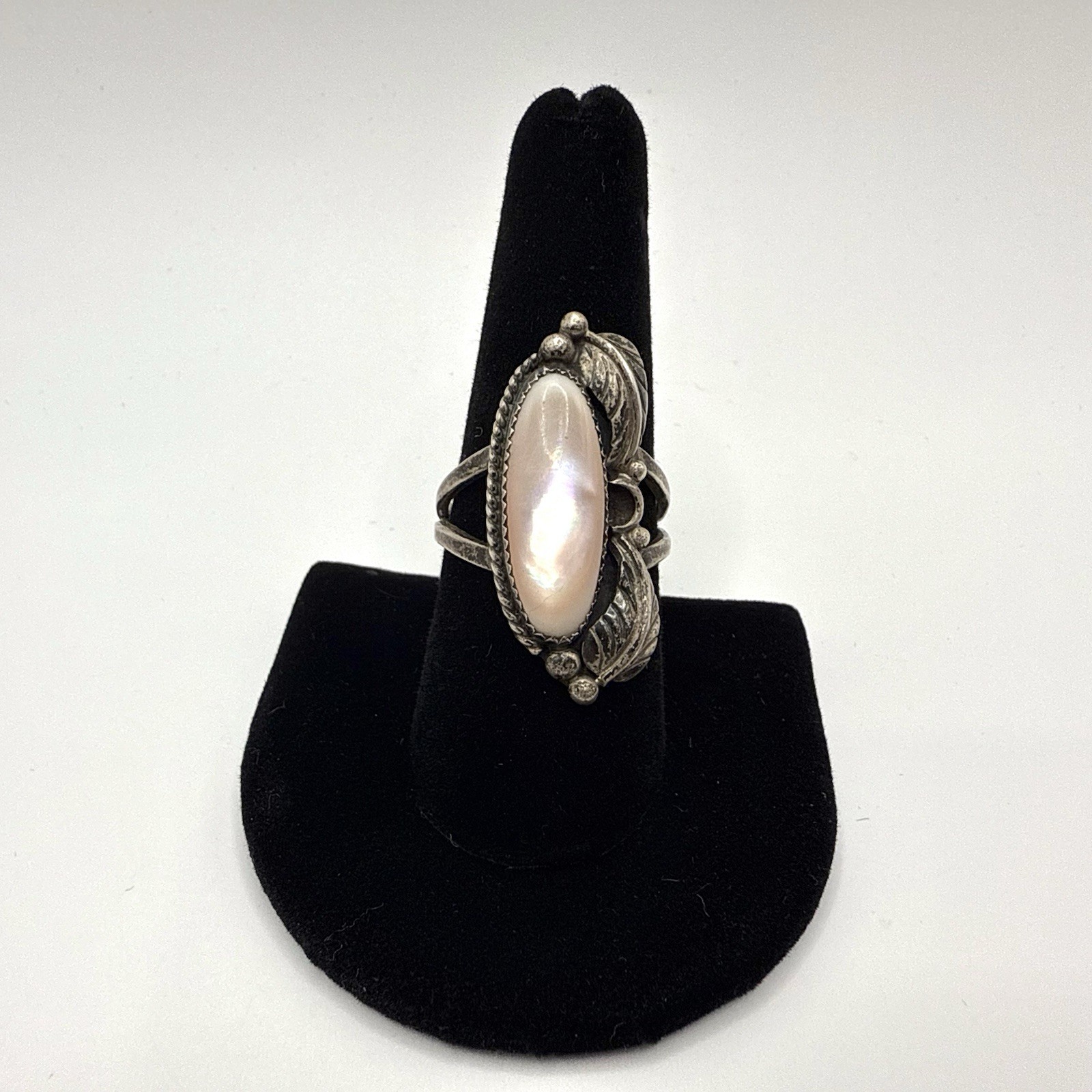 Vintage Native American Feathered Design Pink Mussel Shell Sterling Ring Vintage Native American Feathered Design Pink Mussel Shell Sterling Ring