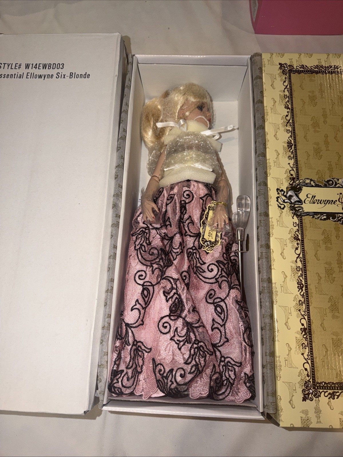 TONNER WILDE IMAGINATION - ELLOWYNE WILDE Essential Ellowyne Six 16” DOLL TONNER WILDE IMAGINATION - ELLOWYNE WILDE Essential Ellowyne Six 16” DOLL