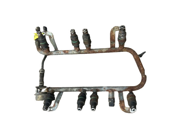Land Rover Discovery 1 1994-95 OEM Engine Fuel Rail With Injectors ERR4937