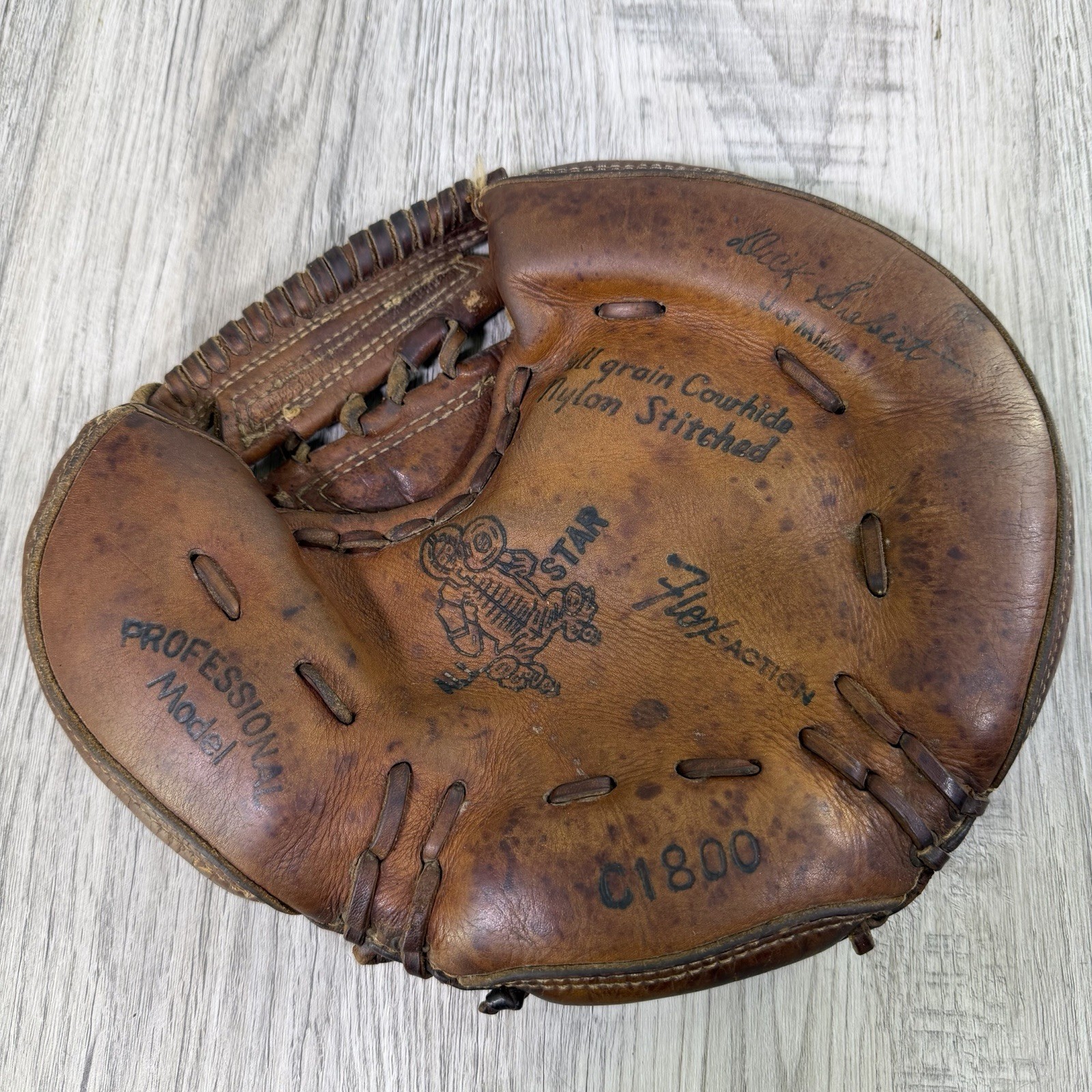 Vintage 1930s All Star Catchers Mitt C1800 Baseball Glove Dick Siebert Signed Vintage 1930s All Star Catchers Mitt C1800 Baseball Glove Dick Siebert Signed