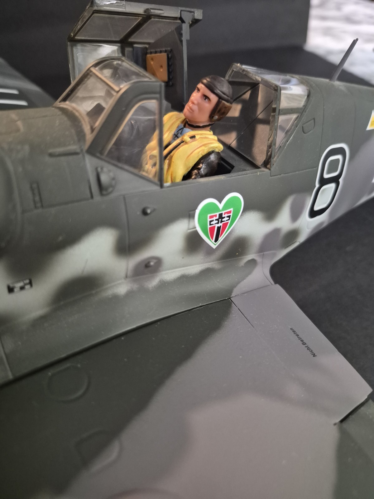 21st Century Ultimate Soldier Plane WWII Messerschmitt BF-109G-6, 1:18 Scale 21st Century Ultimate Soldier Plane WWII Messerschmitt BF-109G-6, 1:18 Scale