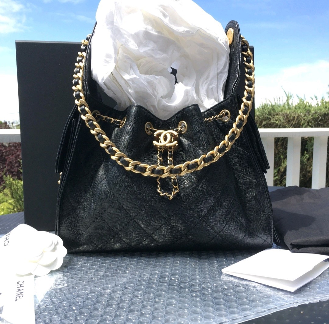 BNIB CHANEL 25 Small Hobo Bag Black Grained Calfskin Gold HW - Box  -Dust Bag