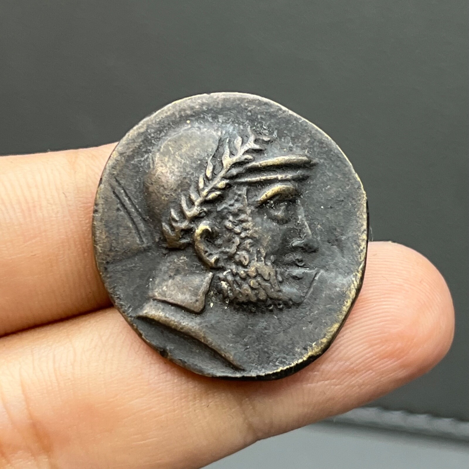 Immaculate Ancient Greek central Asian king bronze coin Immaculate Ancient Greek central Asian king bronze coin