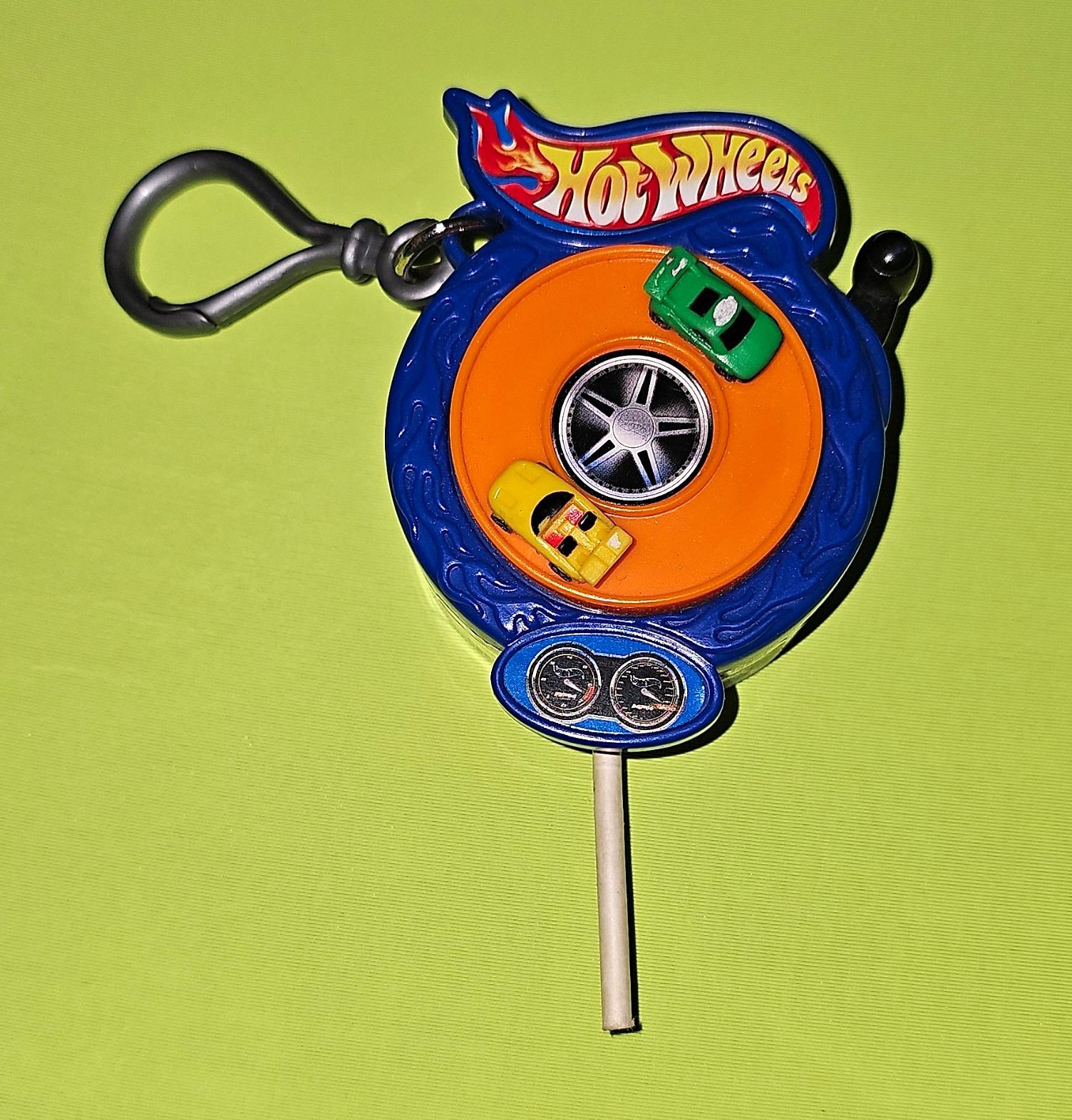 🏎️ Grab the Wheel Vintage 2002 Hot Wheels Spin Action Lollipop Keychain 🍭