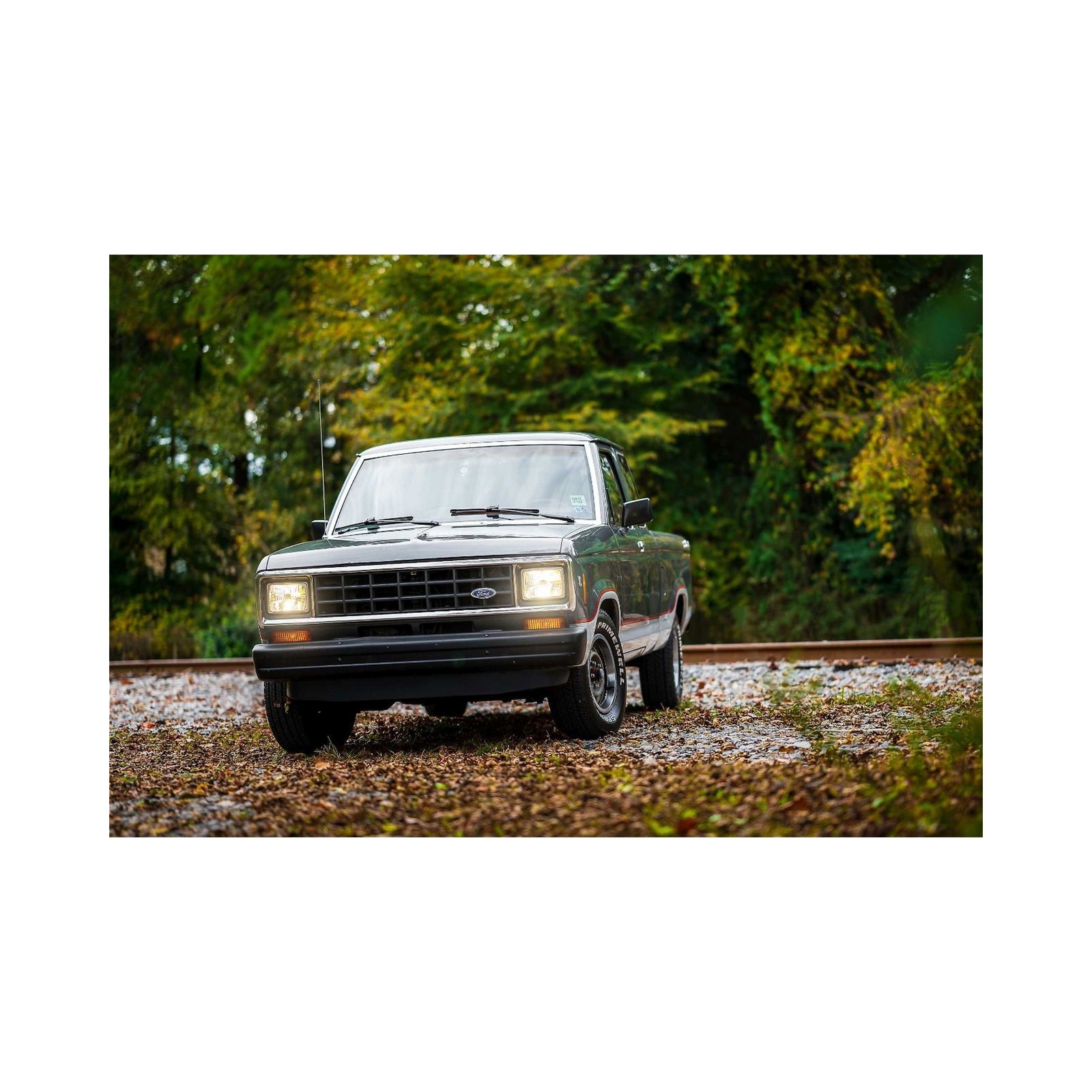 Holley RetroBright LED Headlight - Classic White (3000K) Holley RetroBright LED Headlight - Classic White (3000K)