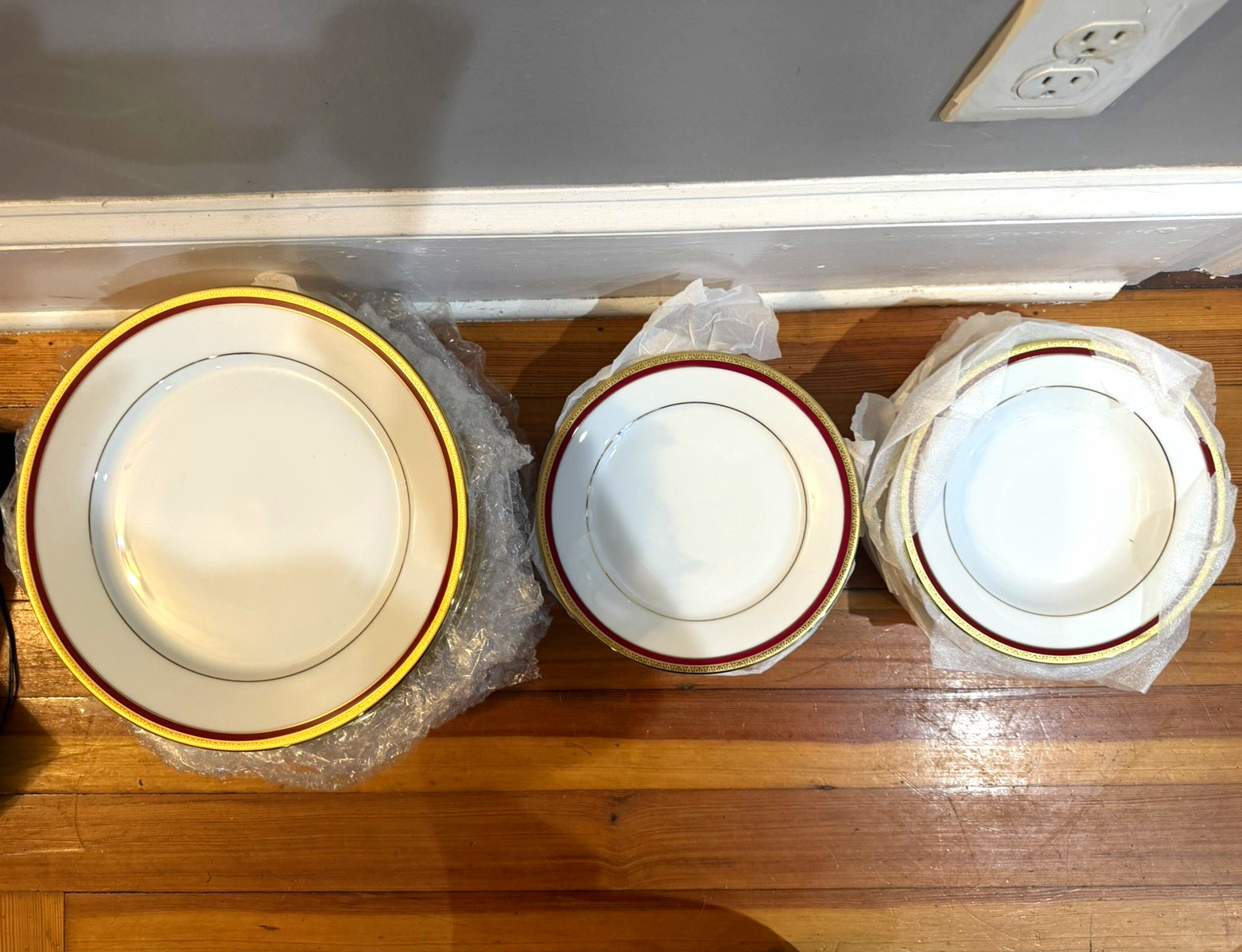 Charter Club Grand Buffet Classic Red Gold Porcelain Dinnerware Set 36 Pc Lot