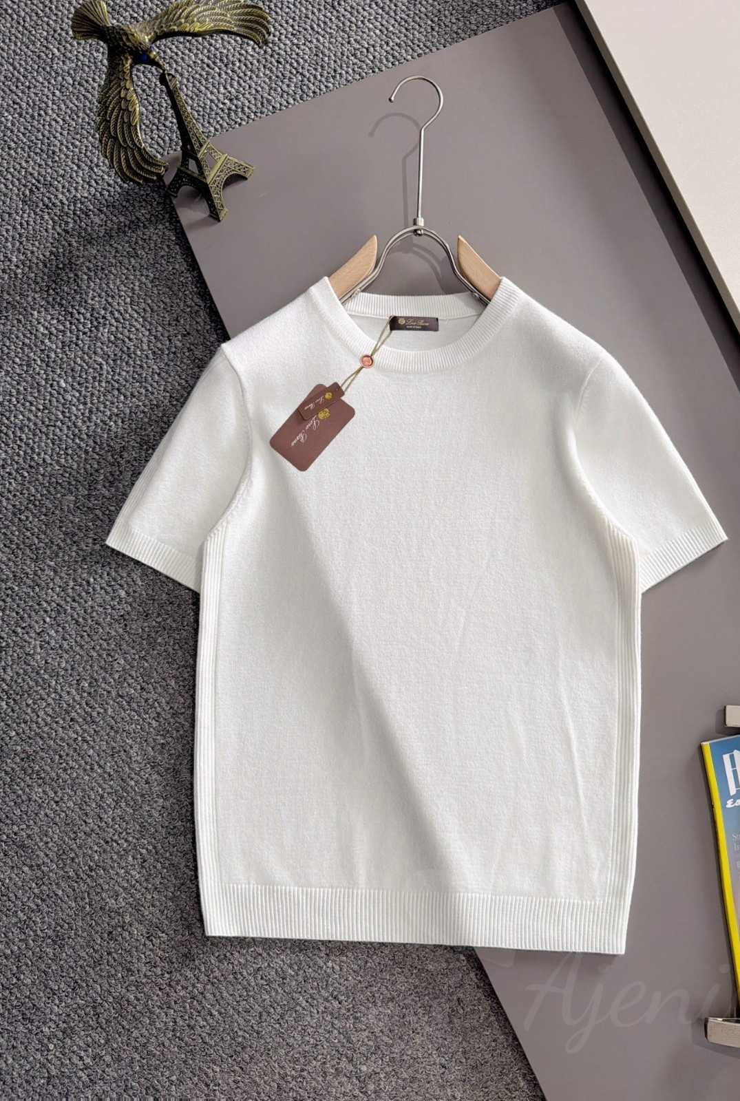 Loro Piana Men\'s Classic White Casual Short-Sleeve Crew Neck Knit T-Shirt New Loro Piana Men\'s Classic White Casual Short-Sleeve Crew Neck Knit T-Shirt New