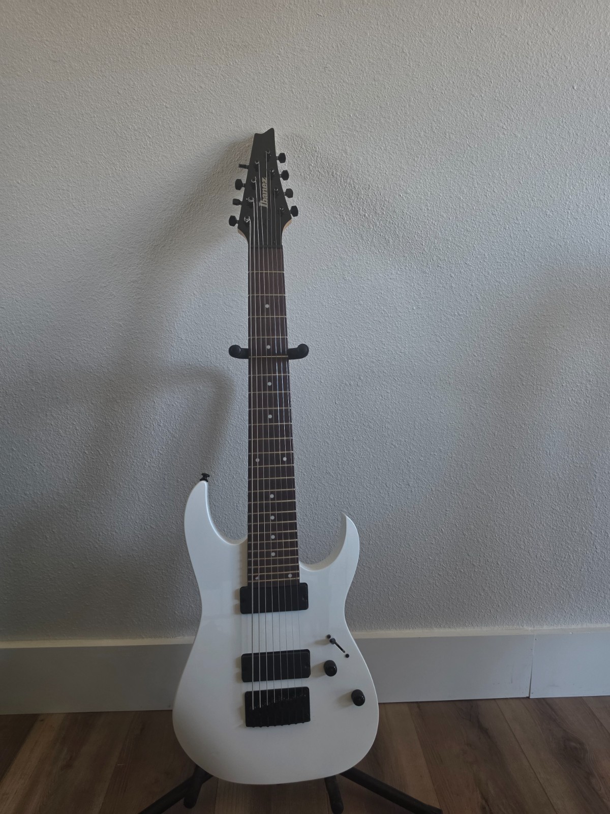 Ibanez RG8WH Solid Electric Guitar Ibanez RG8WH Solid Electric Guitar