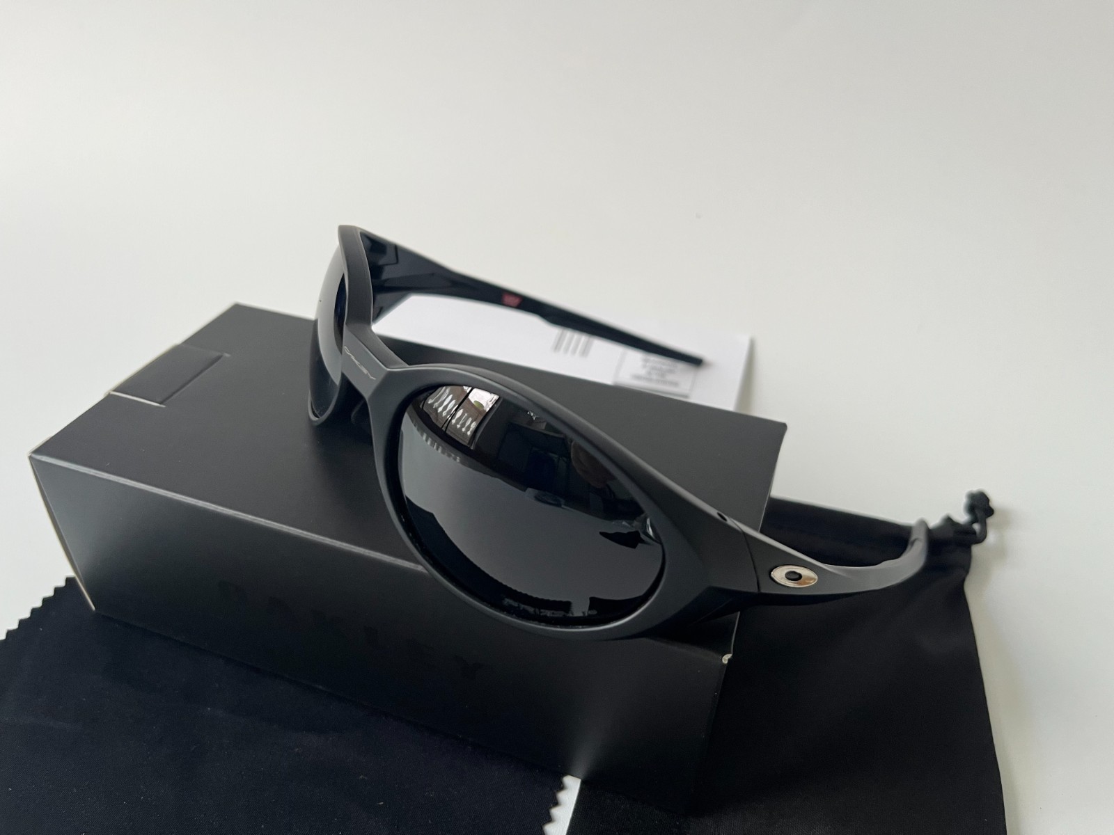 Oakley OO9438 Eye Jacket Matte Black Frame/Black Prizm Polarized Lenses Oakley OO9438 Eye Jacket Matte Black Frame/Black Prizm Polarized Lenses