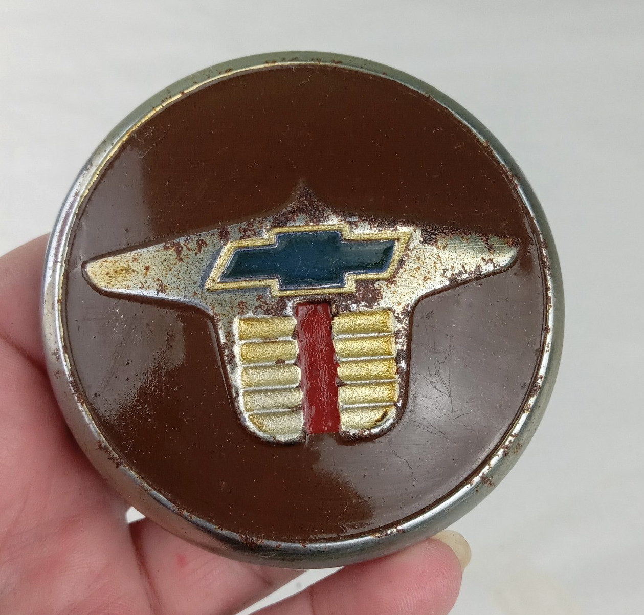 OEM Original 1940\'s 1942 Chevy Chevrolet Suburban Steering Wheel Horn Button Cap