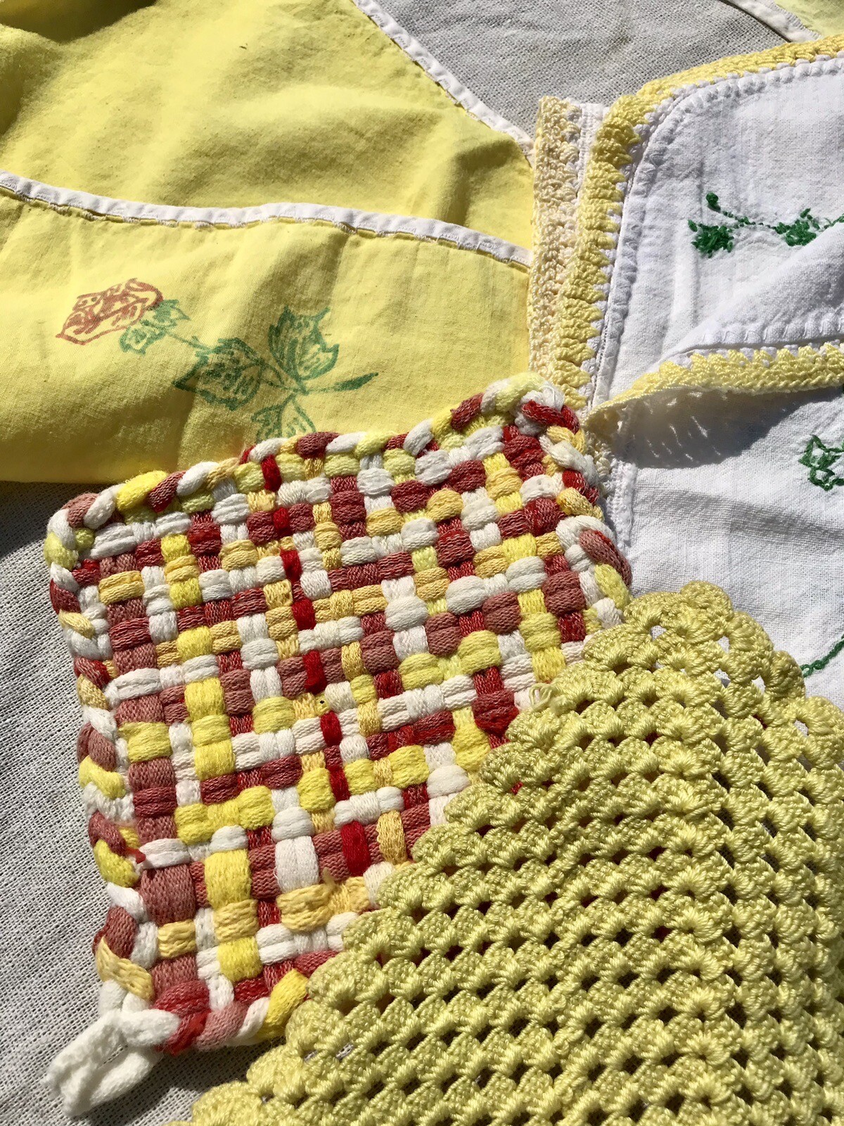 Vtg Hand Made USA Crochet Linen Cloth Kitchen Yellow 50s Floral Shabby Chic Antq