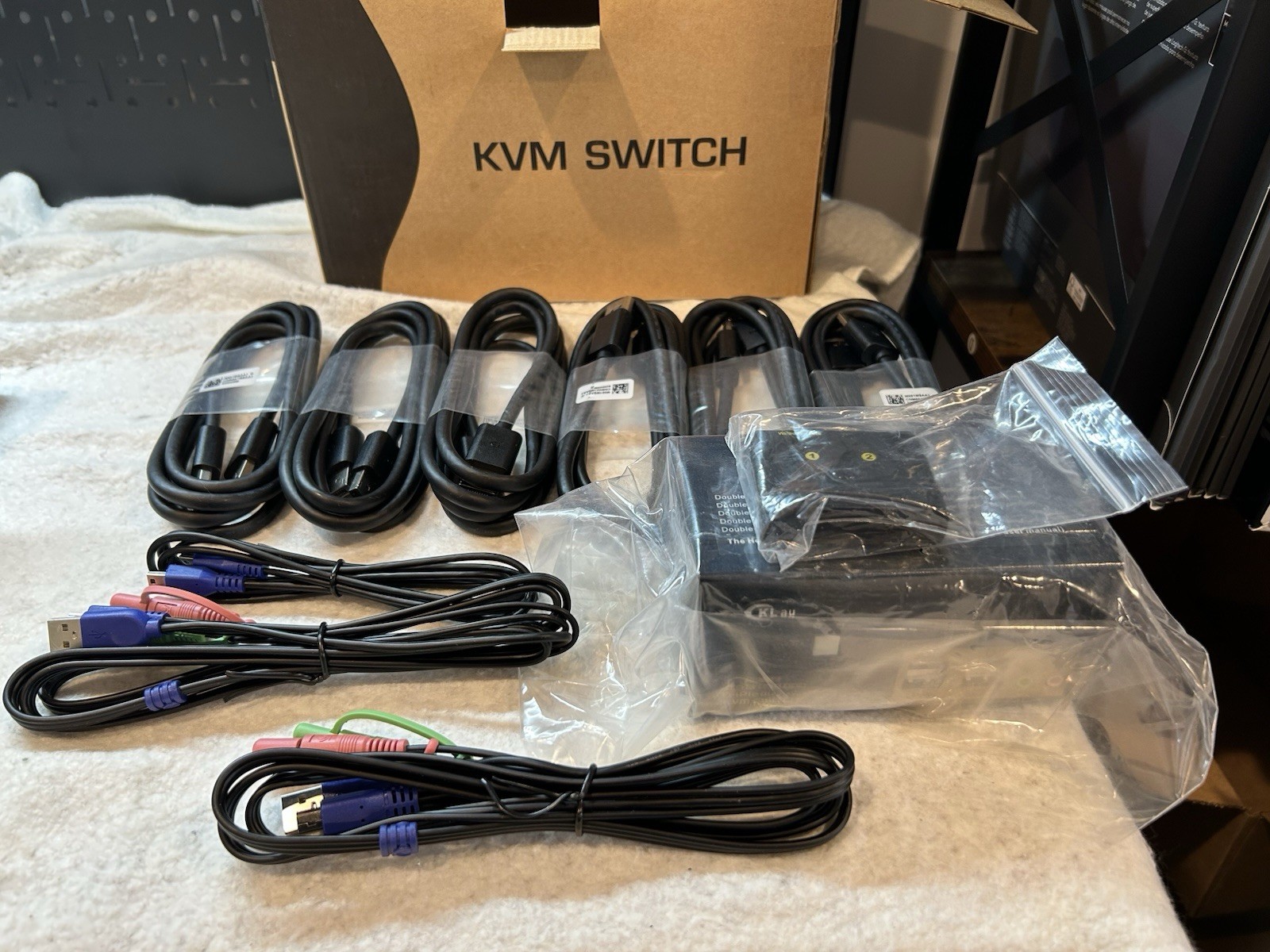 CKLau 2 Port USB 3.0 Triple Monitor KVM Switch DP 1.4 CKL-623DP, Opened Box CKLau 2 Port USB 3.0 Triple Monitor KVM Switch DP 1.4 CKL-623DP, Opened Box