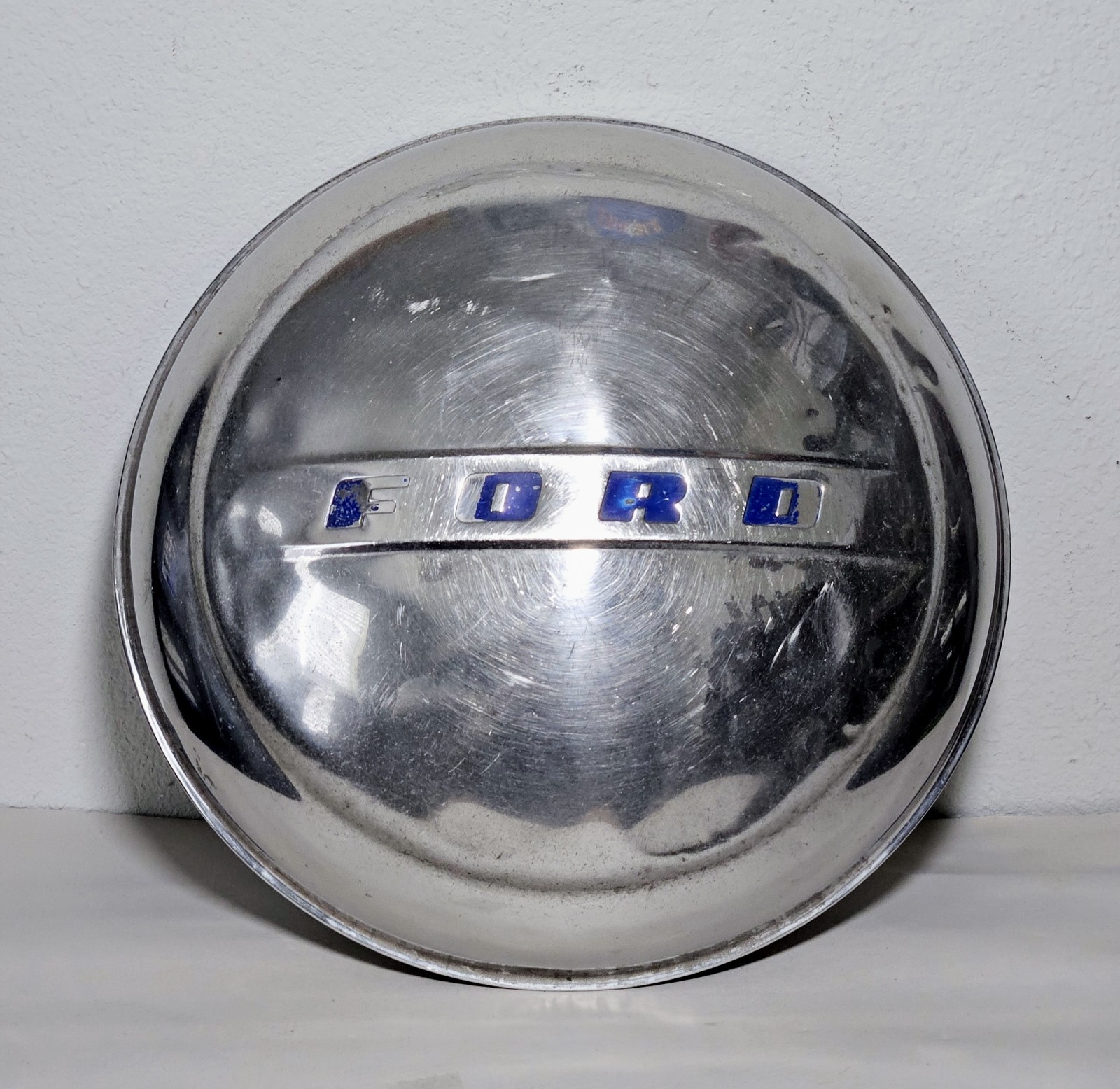 Vintage 1947-48 Ford Dog Dish Style Hubcap 9.5\