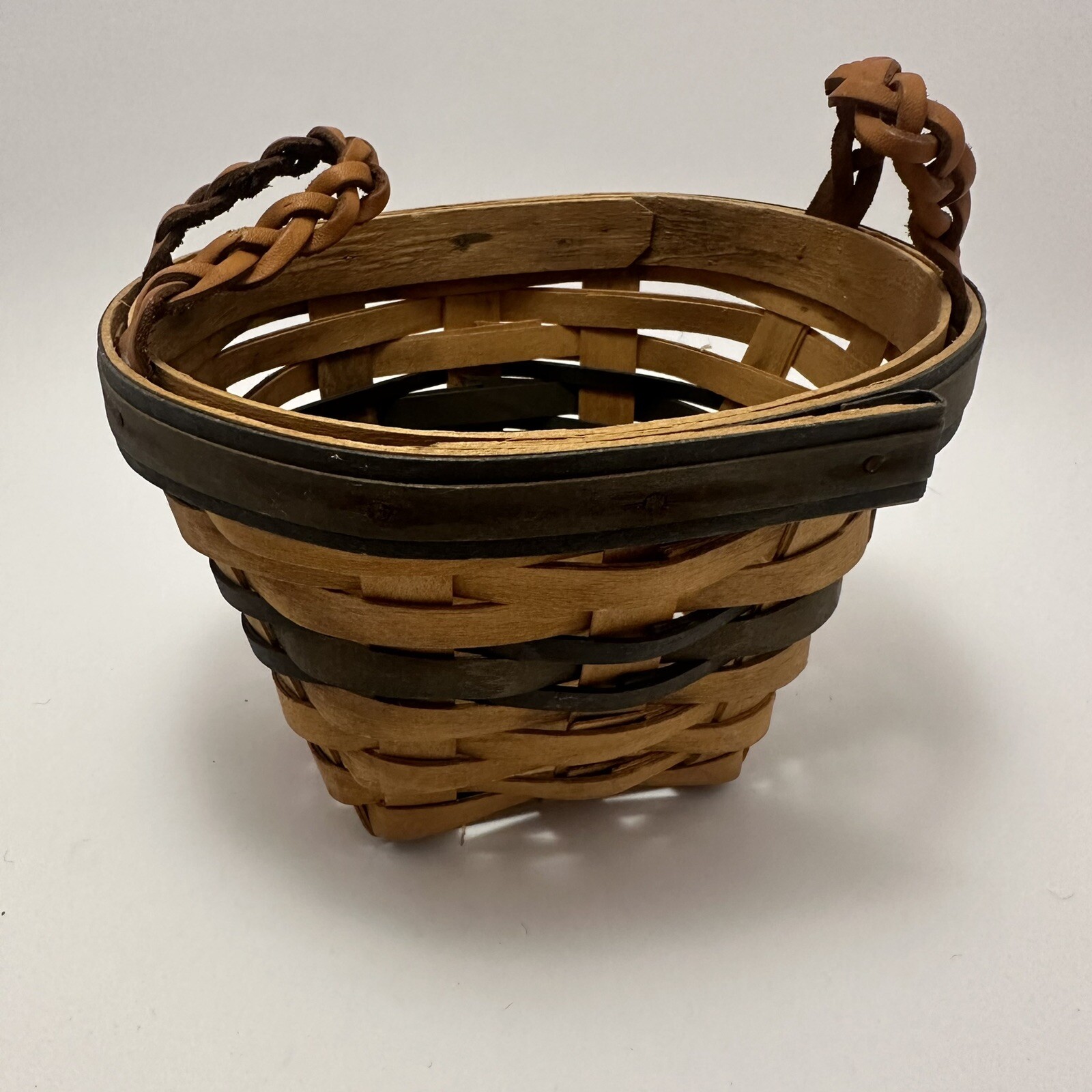 Vtg Longaberger 1999 Collector’s Club Renewal Basket - Signed Vtg Longaberger 1999 Collector’s Club Renewal Basket - Signed