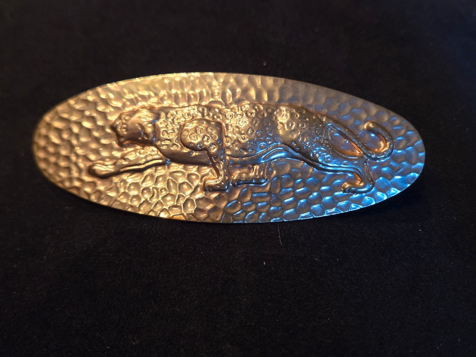 vintage hammered gold tone cheetah/panther/large cat hair clip barrette vintage hammered gold tone cheetah/panther/large cat hair clip barrette