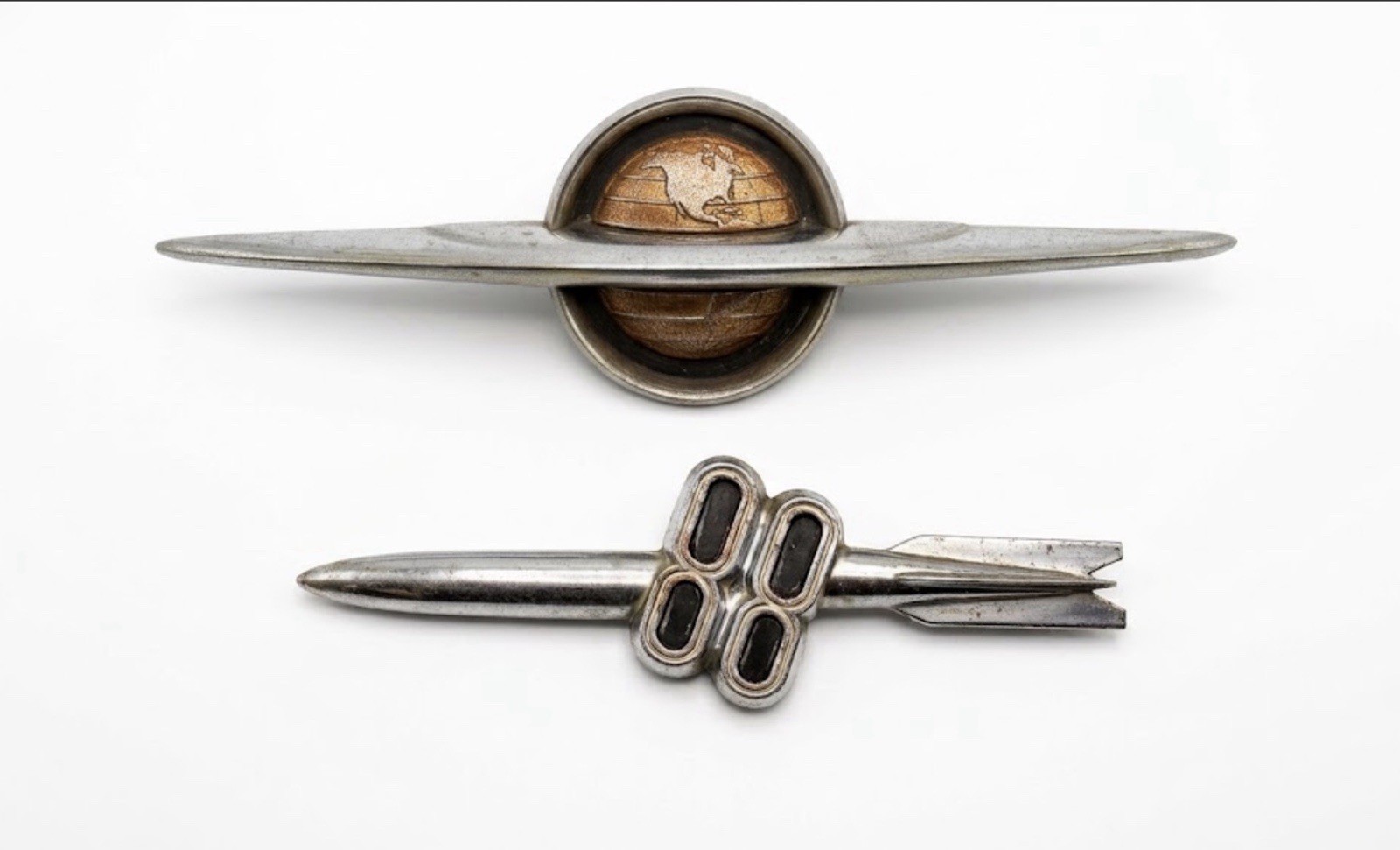 1951 1952 1953 Oldsmobile Super 88 Trunk Globe & Rocket Emblem Pair OEM 560070