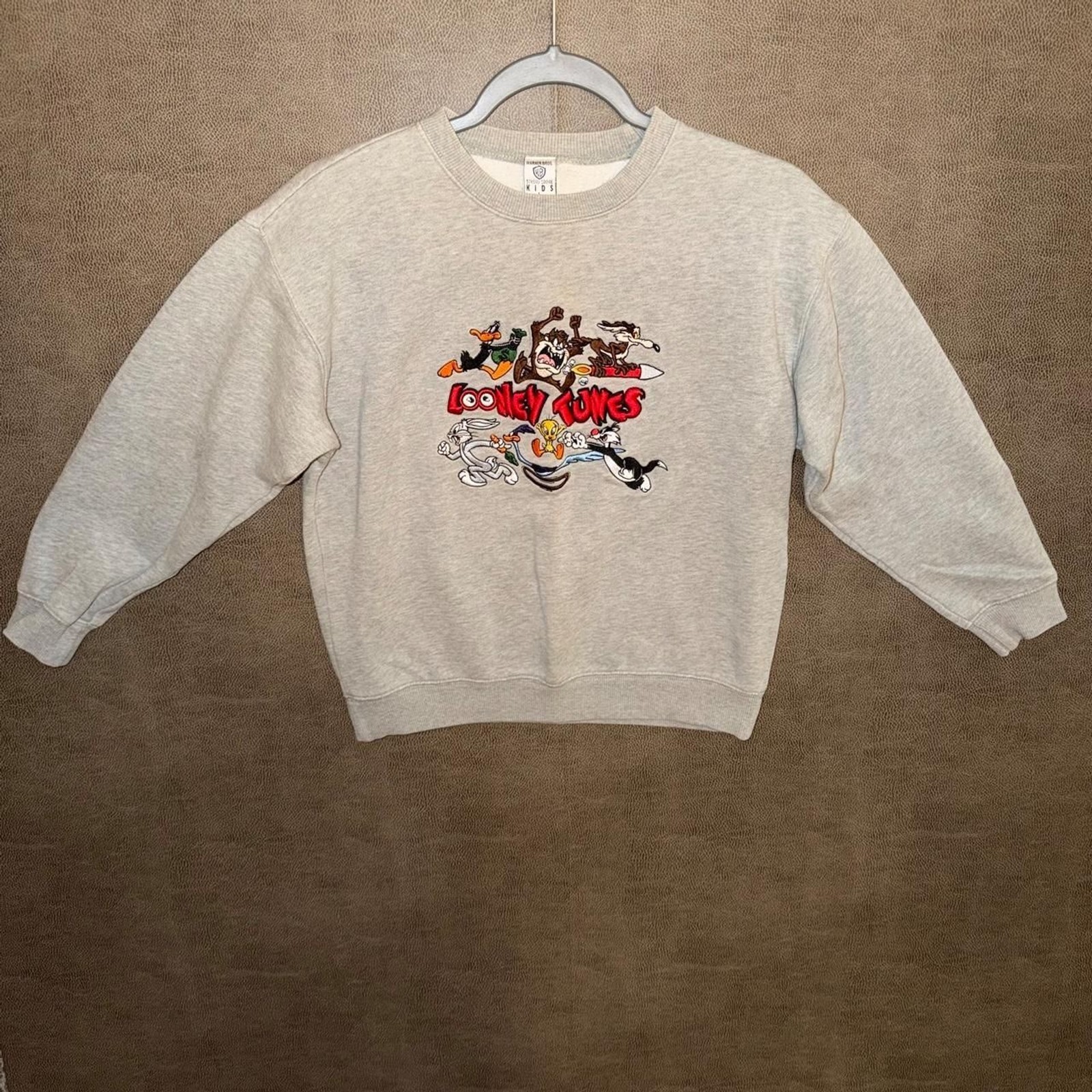 Vintage 1997 Looney Tunes crewneck sweatshirt Vintage 1997 Looney Tunes crewneck sweatshirt