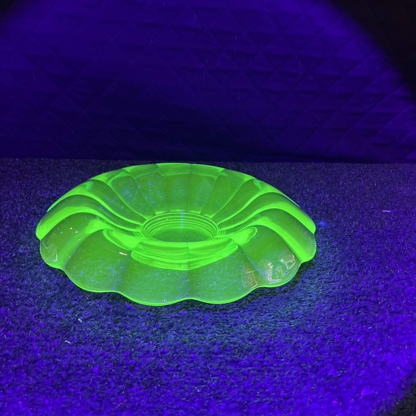 13” Vintage Large Uranium Glass Fruit Bowl Vaseline glass 13” Vintage Large Uranium Glass Fruit Bowl Vaseline glass