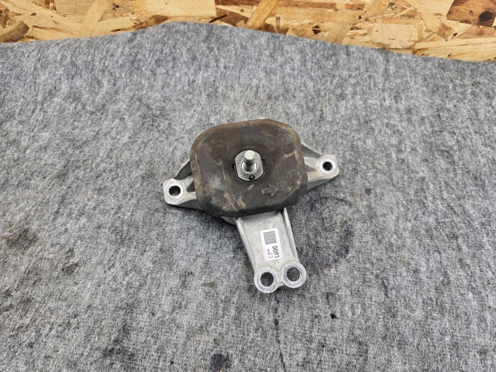 KIA K5 GT 21-24 ENGINE MOTOR MOUNT SUPPORT BRACKET RIGHT SIDE 2.5L FWD OEM