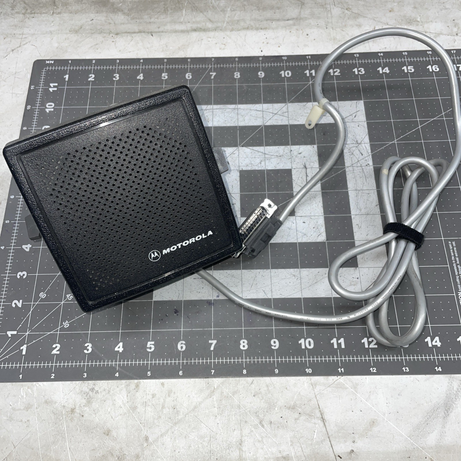 Authentic Motorola NSN6054A 12 Watt Audio PA External Speaker w/ Headphone Jack Authentic Motorola NSN6054A 12 Watt Audio PA External Speaker w/ Headphone Jack
