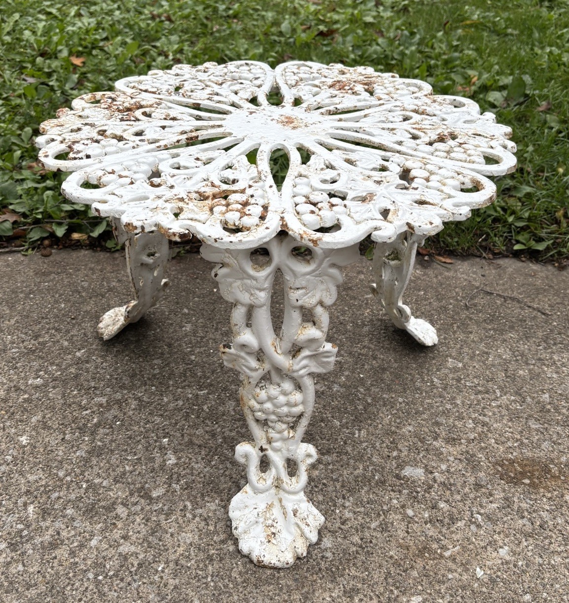 Antique Vintage Victorian Style Grape & Leaf Vine Patio Garden Table Plant Stand