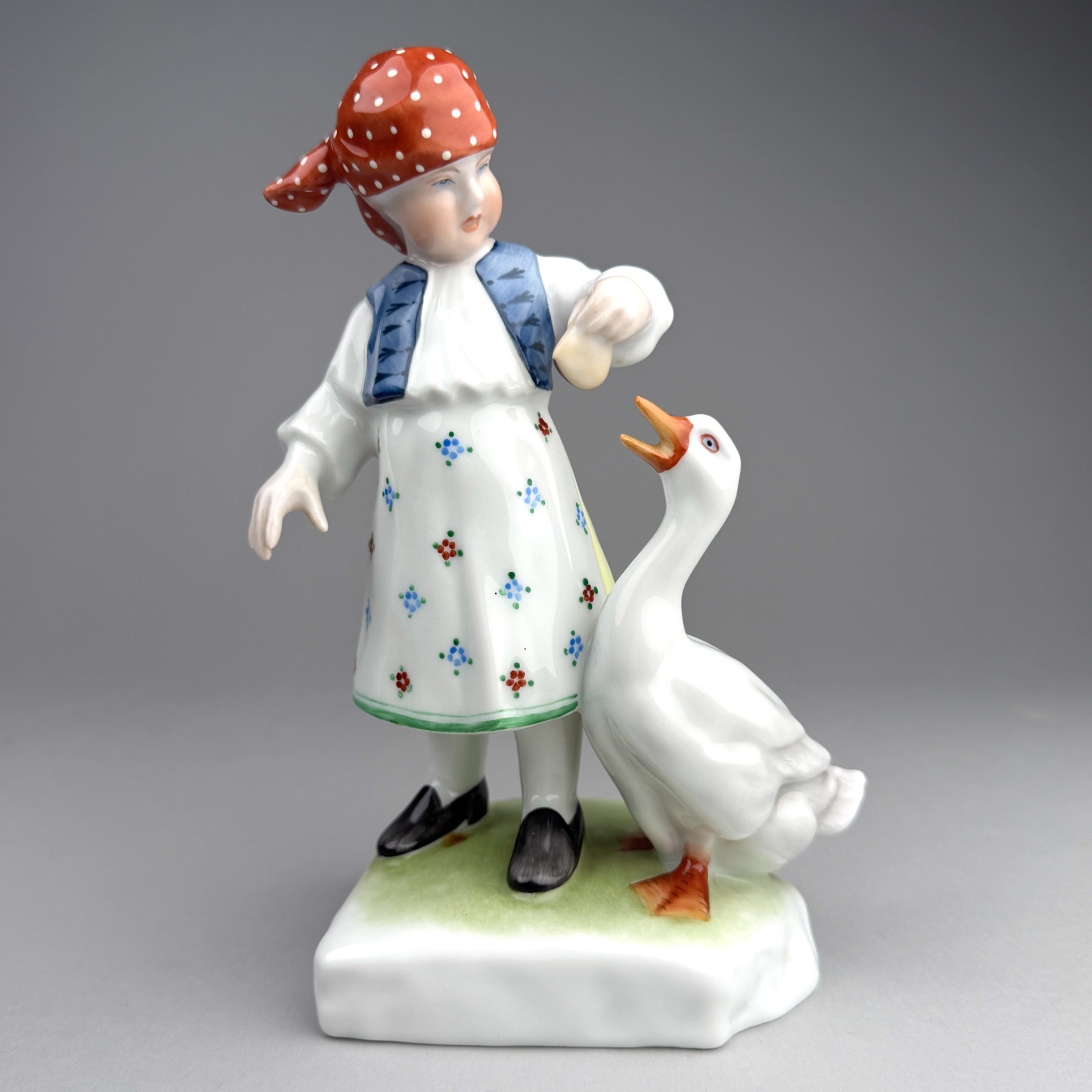 Vintage Herend Hungary Porcelain Figurine \