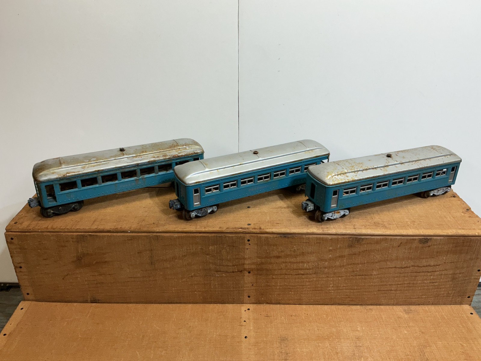 Vintage Lionel Postwar 2430 -2, 2431 Pullman Observation Pass Cars - SOLD AS IS Vintage Lionel Postwar 2430 -2, 2431 Pullman Observation Pass Cars - SOLD AS IS