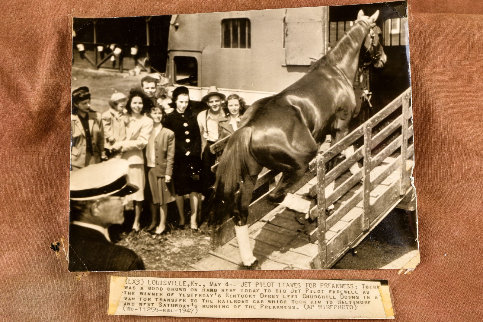 Derby Winner Jet Pilot Leaves Louisville 2 Preakness 7⅞x6 1947 AP Wire Photo V33