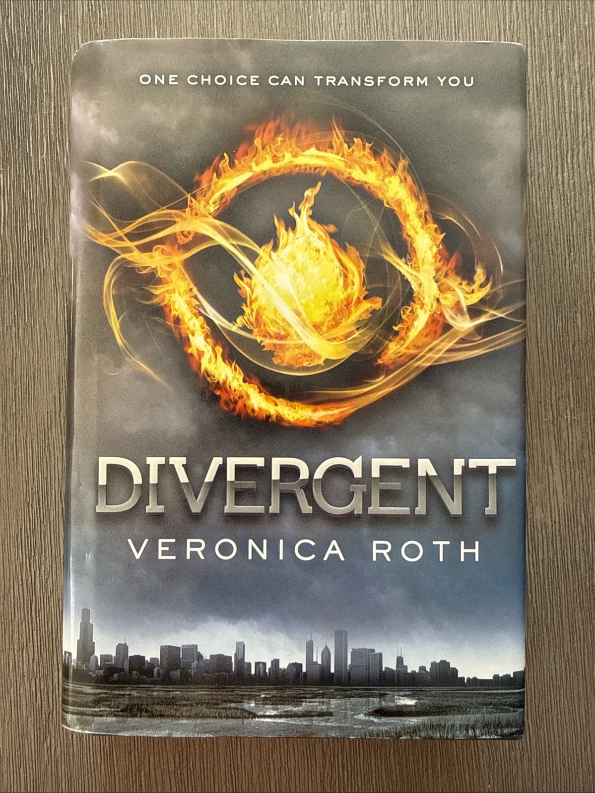 Divergent by Veronica Roth 1st Print 1st Edition SIGNED; Veronica Roth Divergent by Veronica Roth 1st Print 1st Edition SIGNED; Veronica Roth