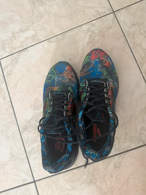 B rooks Adrenaline GTS 22 Men’s Size 13 Graffiti Multicolor Running Shoes B rooks Adrenaline GTS 22 Men’s Size 13 Graffiti Multicolor Running Shoes