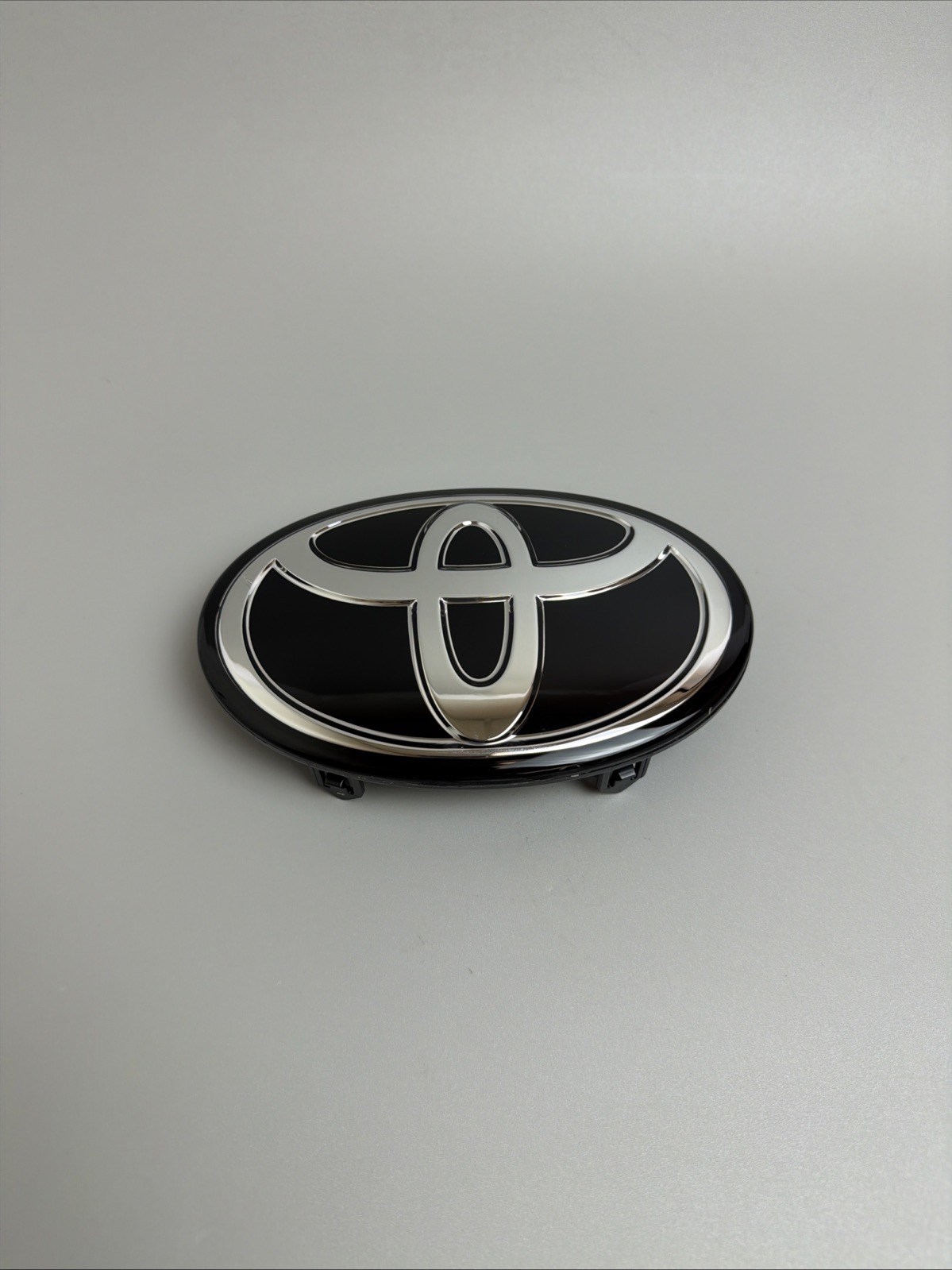 For TOYOTA COROLLA 17-19 Emblem RAV4 AVALON 15-18 C-HR 17-19 Front Grille Logo For TOYOTA COROLLA 17-19 Emblem RAV4 AVALON 15-18 C-HR 17-19 Front Grille Logo