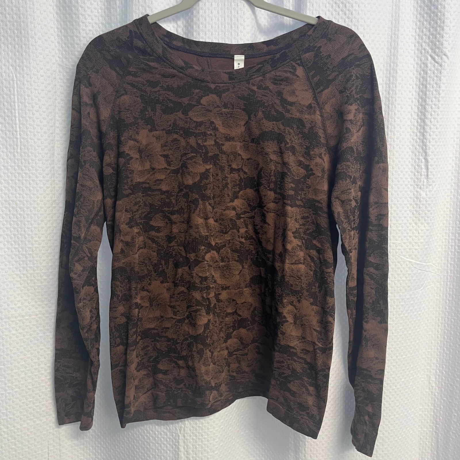 Athleta Momentum Floral Top Brown Jacquard Long Sleeve Activewear Thumbholes L