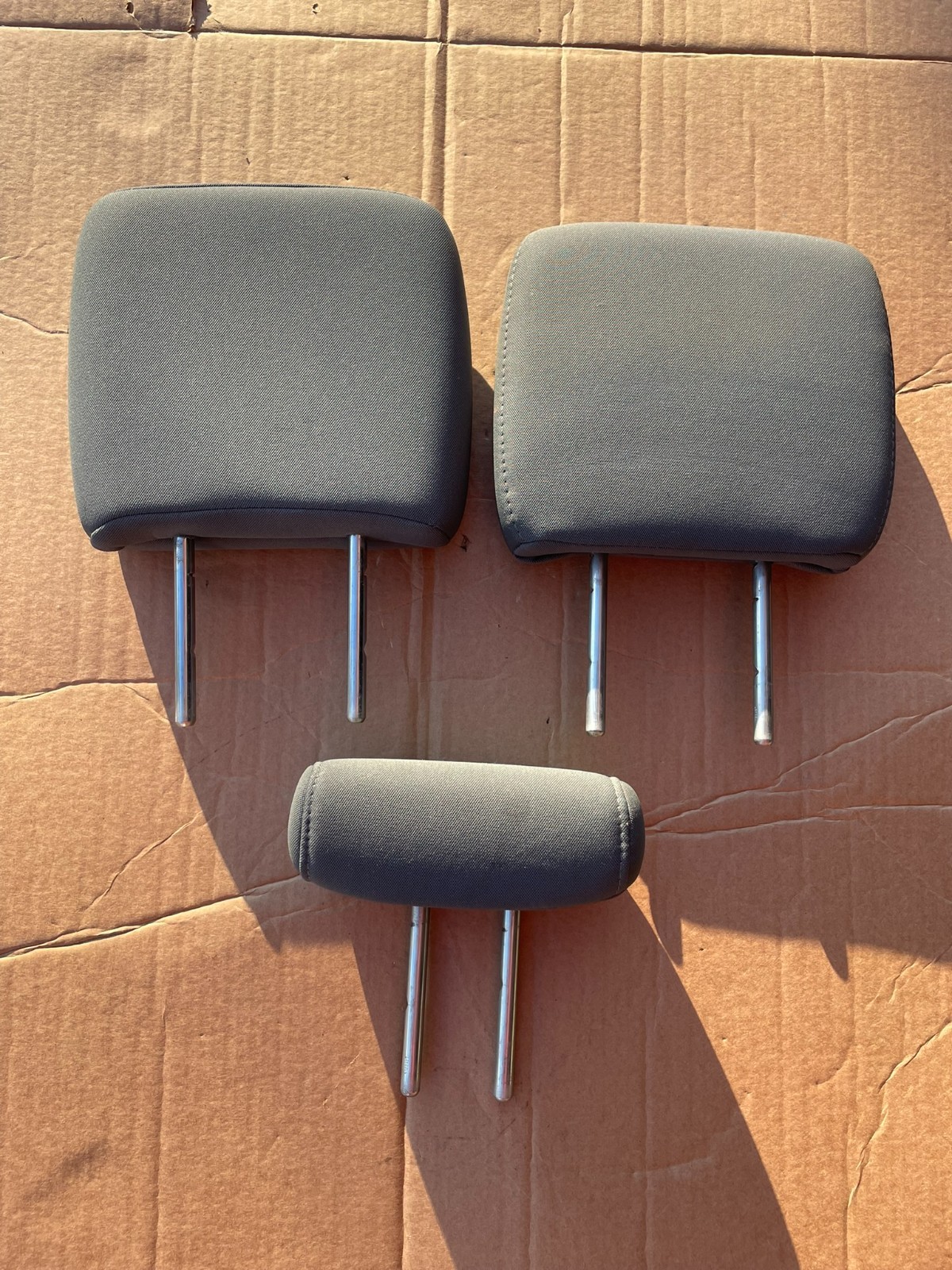 2011-2018 Ram 1500 2500 3500 2nd Row Head Rest Left Center Right Gray Cloth OEM 2011-2018 Ram 1500 2500 3500 2nd Row Head Rest Left Center Right Gray Cloth OEM