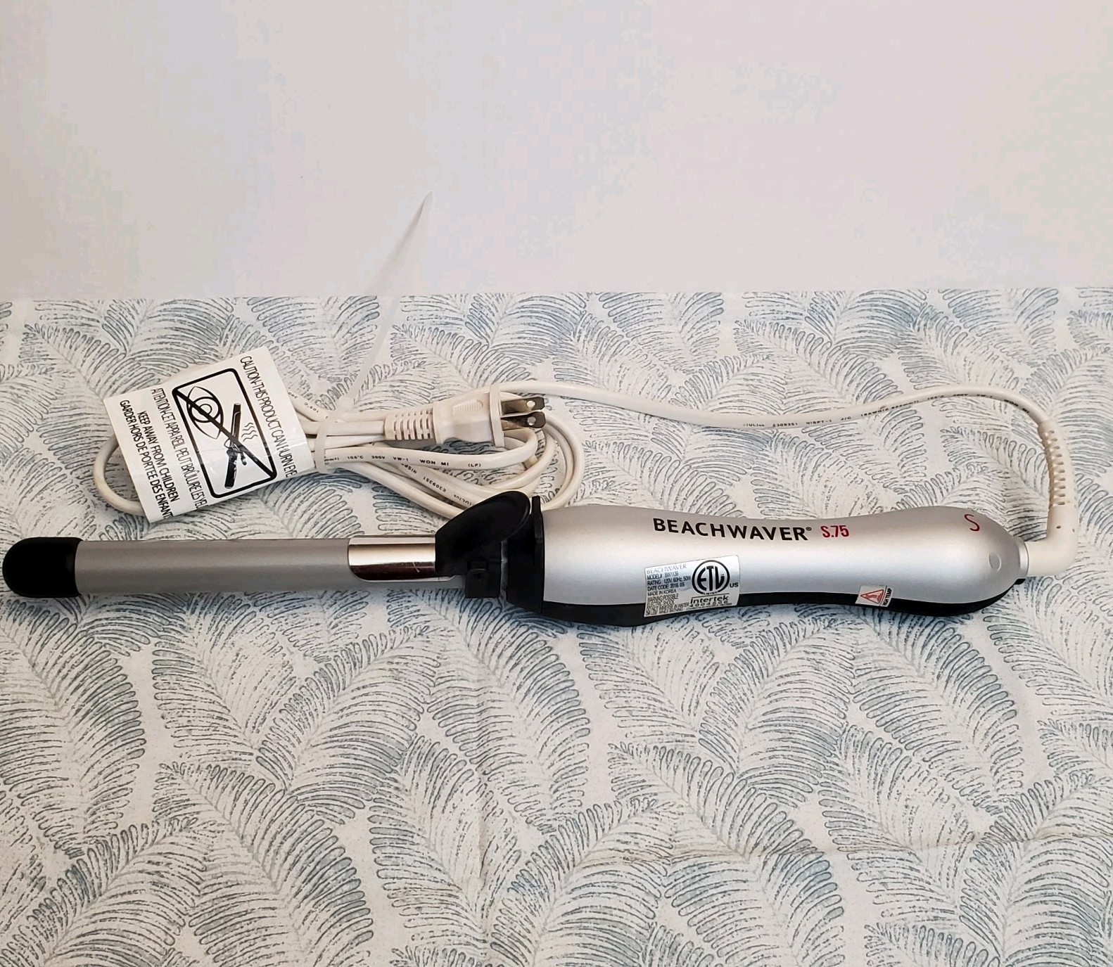 Beachwaver S.75 Ceramic Rotating Curling Iron .75” Barrel Silver Black BW1139 Beachwaver S.75 Ceramic Rotating Curling Iron .75” Barrel Silver Black BW1139