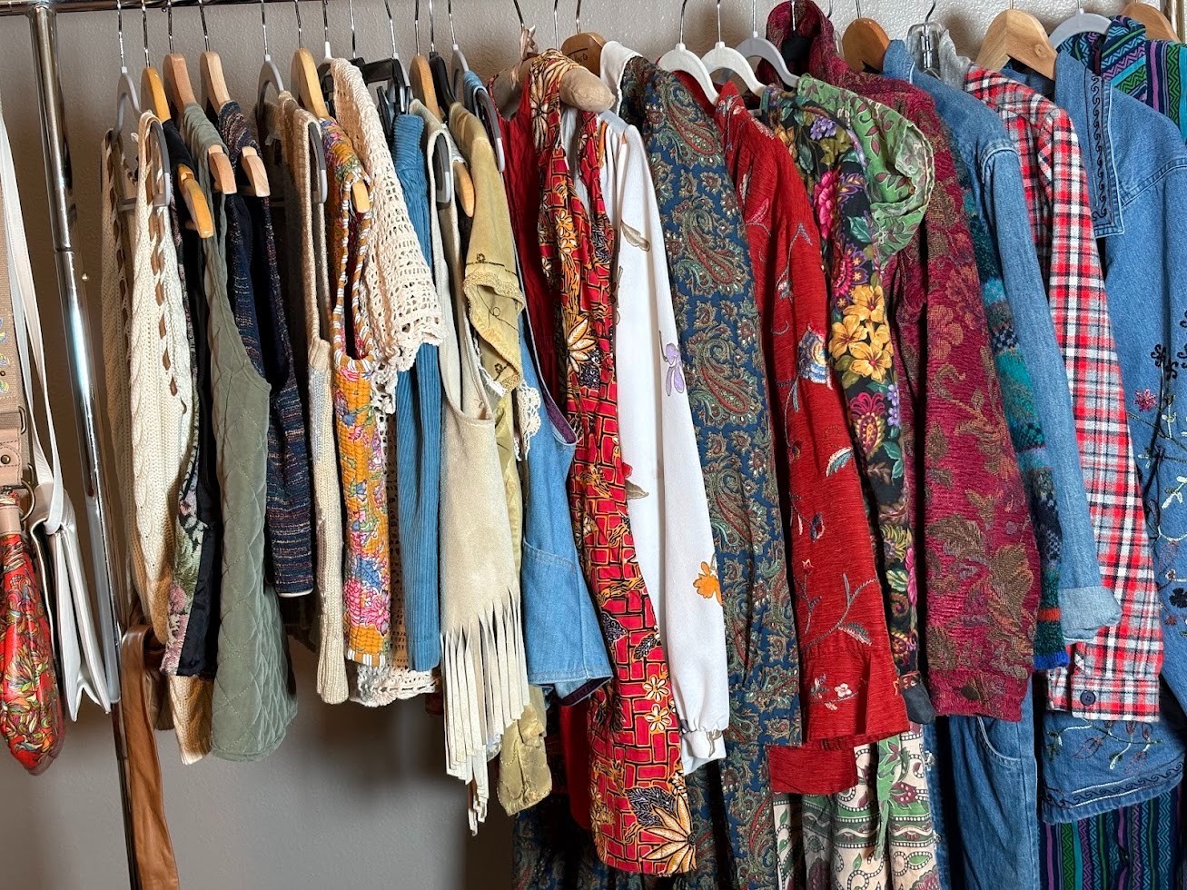 27pc BohoStyle & Vtg Womens Clothing Lot resell /Tapestry Embroidery/denim/Indie 27pc BohoStyle & Vtg Womens Clothing Lot resell /Tapestry Embroidery/denim/Indie