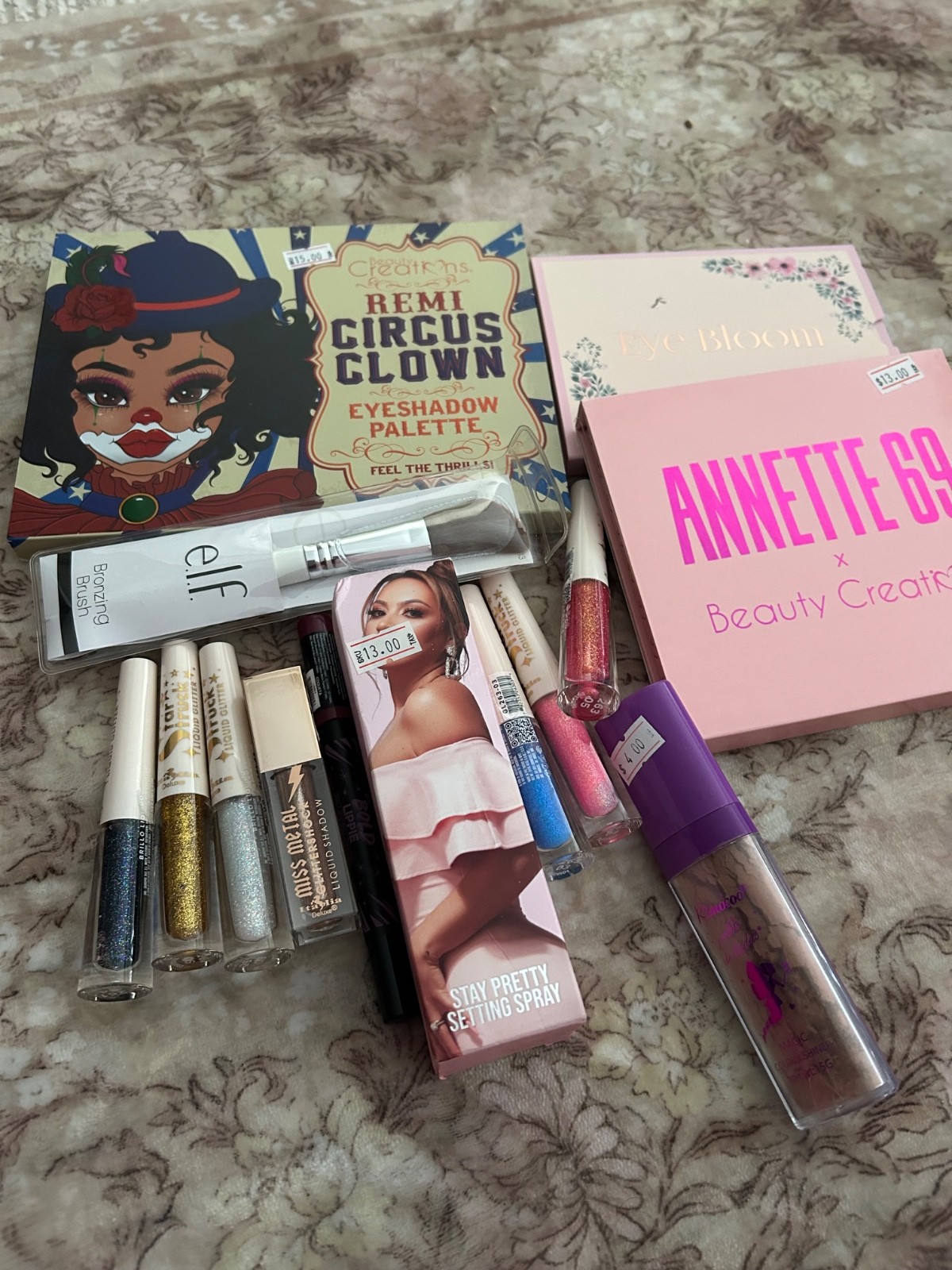 Assorted Makeup & Beauty Mixed Lot:Eye shadows, eyeliner,setting spray. 13 piece Assorted Makeup & Beauty Mixed Lot:Eye shadows, eyeliner,setting spray. 13 piece