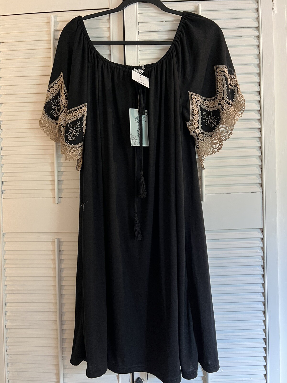 Kendra’s Boutique Black Boho Dress Size Large New Stretchy Knee Length