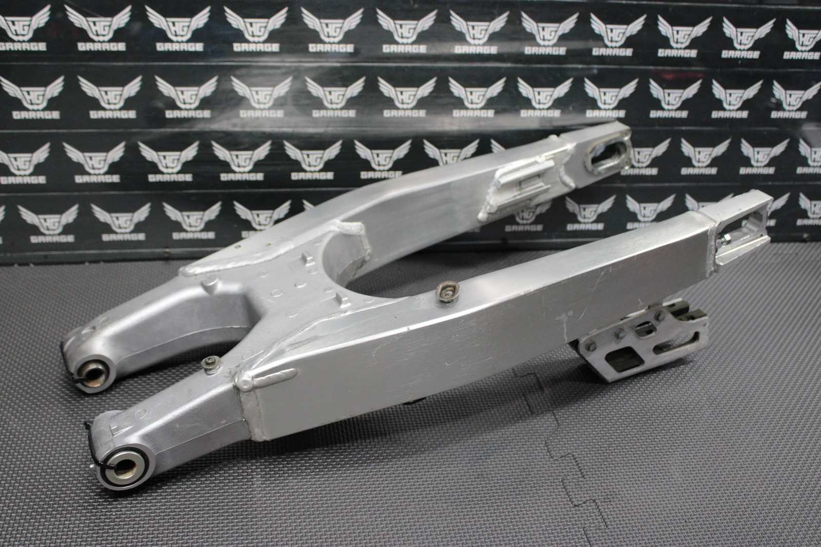 2003 HONDA CR250R OEM SWINGARM SWING ARM SUSPENSION 52200-KZ3-J40 NICE