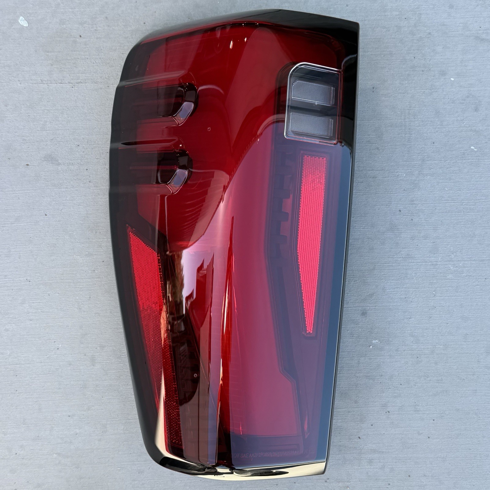 24-26 GMC Sierra Denali LED Taillight  2500 3500 LH LEFT Driver 86579979 OEM
